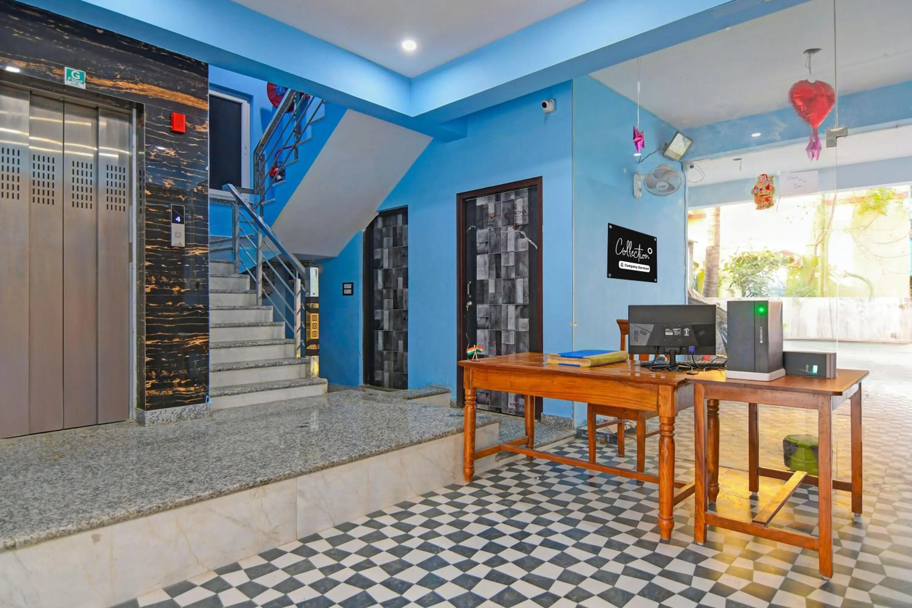 Lobby or reception in Super Collection O Metropolis Mall Kolkata Formerly Ax Inn