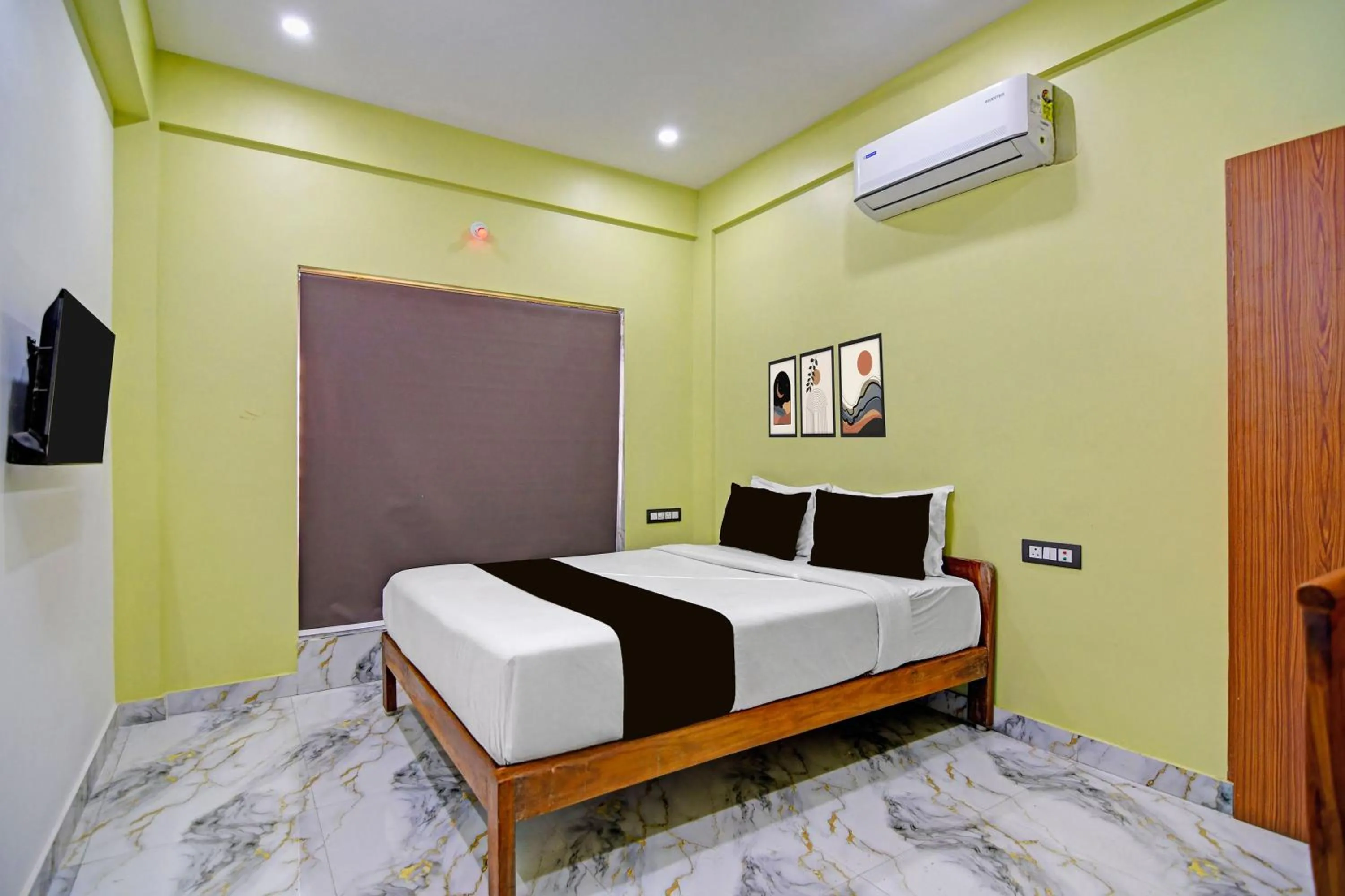 Bedroom, Bed in Super Collection O Metropolis Mall Kolkata Formerly Ax Inn