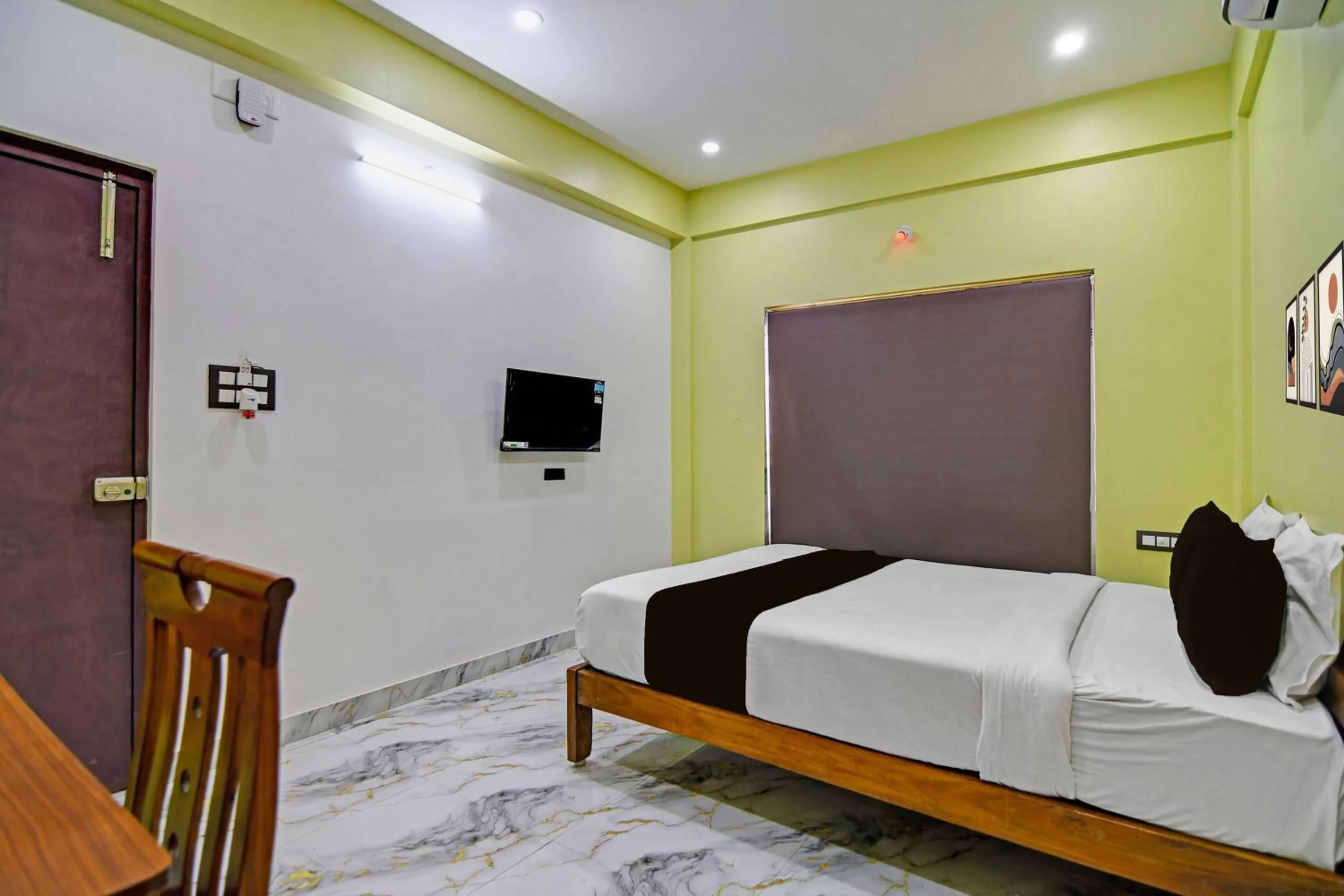 Bedroom, Bed in Super Collection O Metropolis Mall Kolkata Formerly Ax Inn