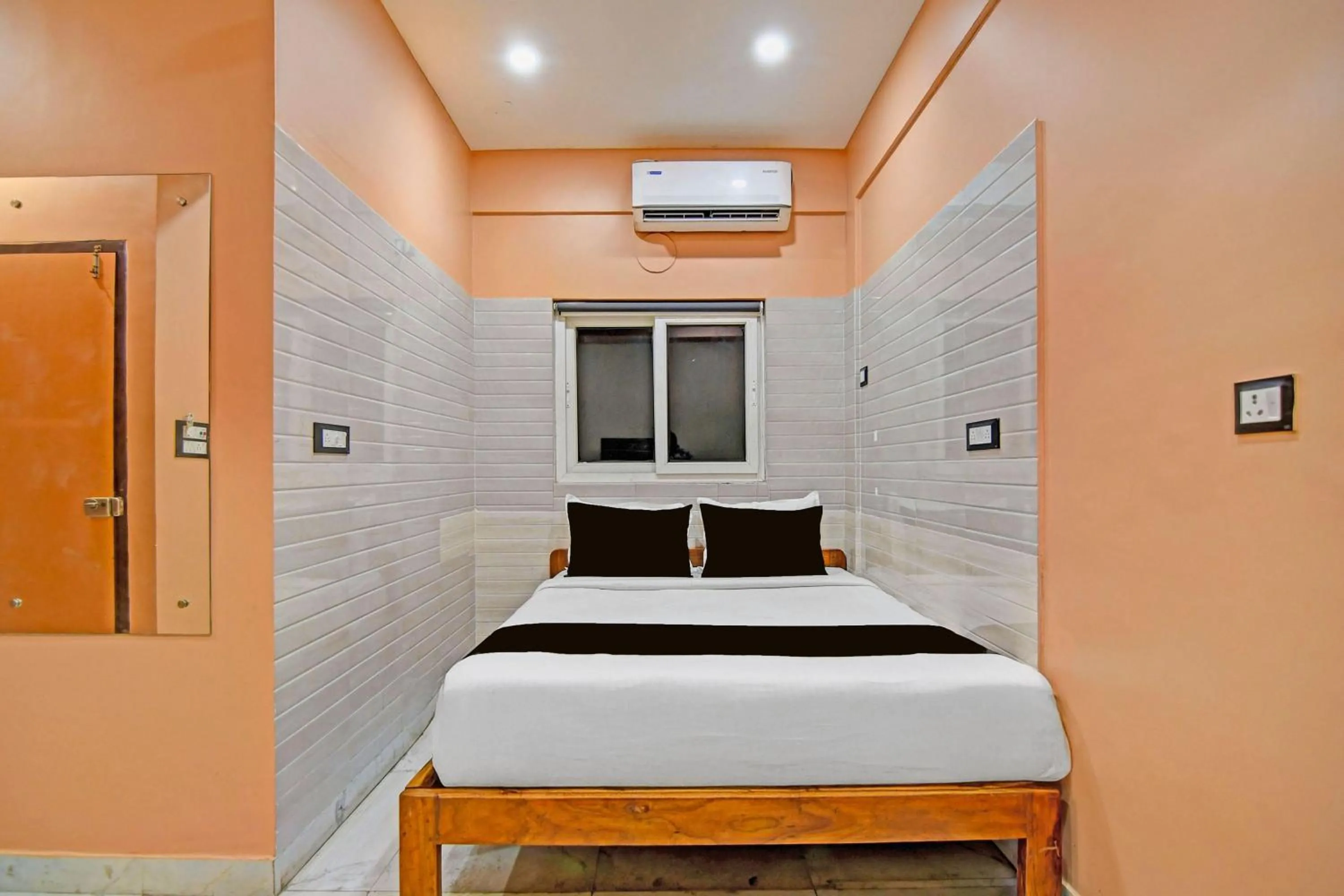 Bedroom, Bed in Super Collection O Metropolis Mall Kolkata Formerly Ax Inn