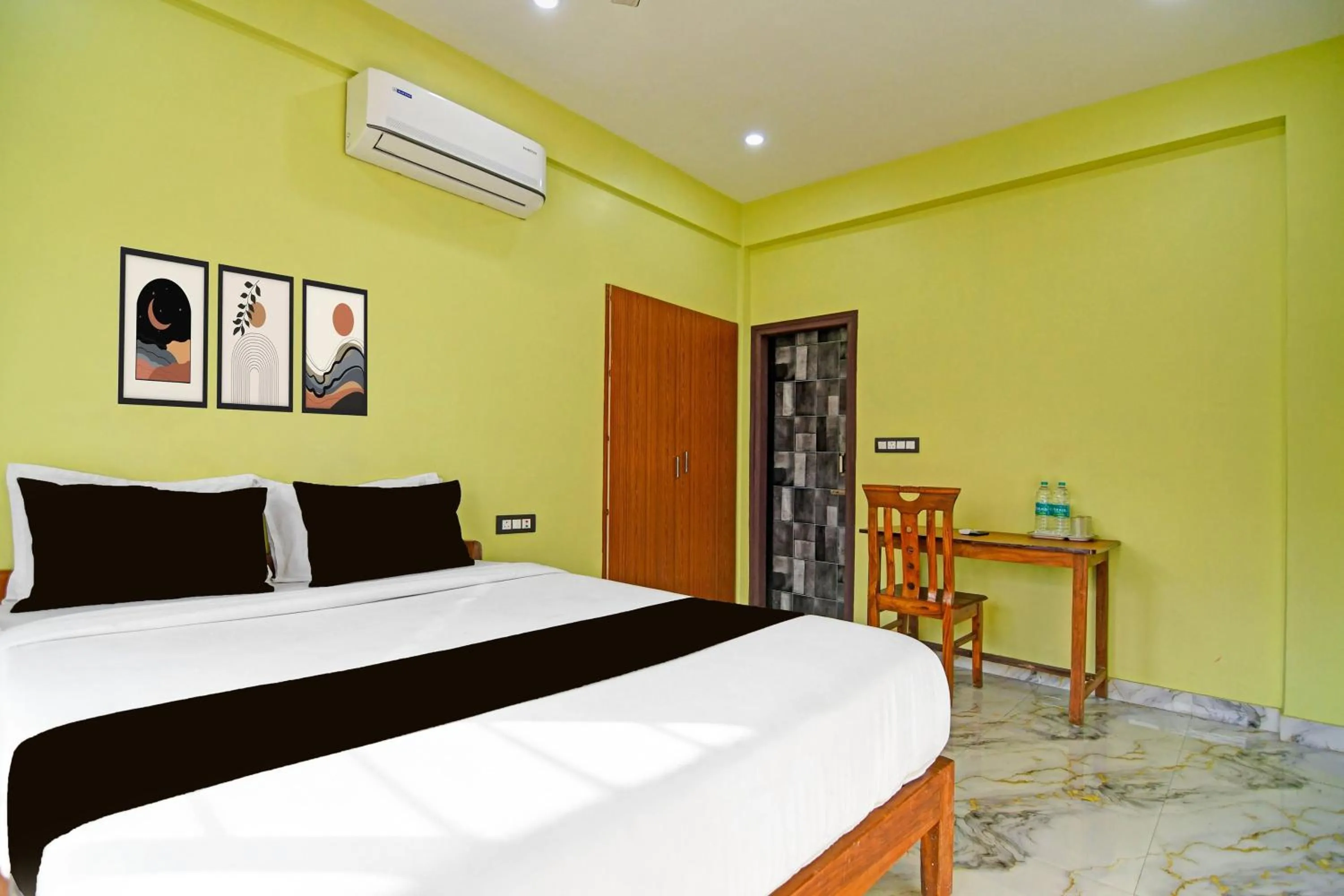 Bedroom, Bed in Super Collection O Metropolis Mall Kolkata Formerly Ax Inn