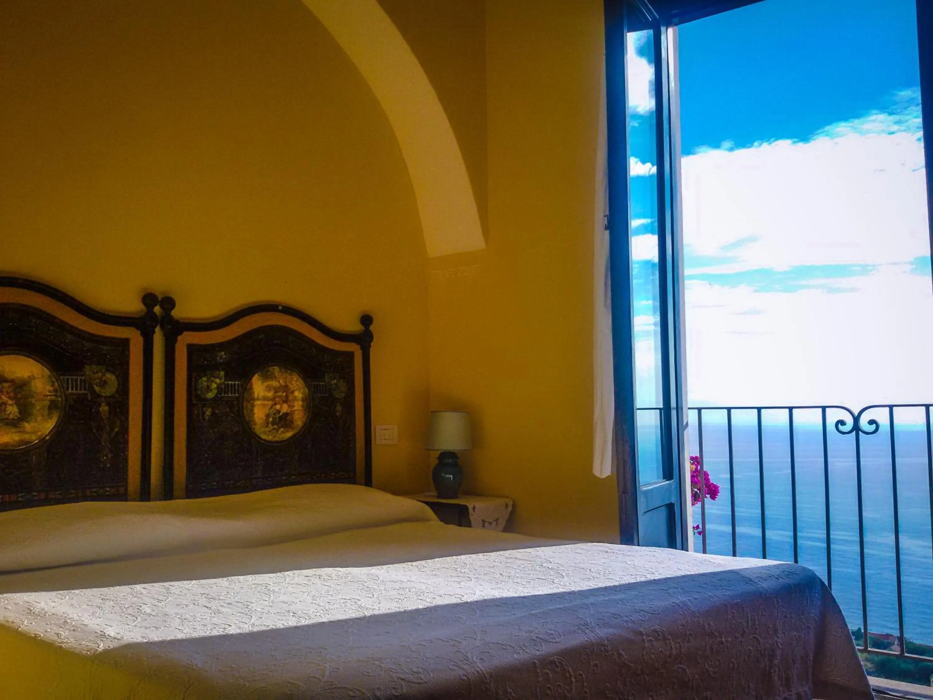 Bed in Marulivo Hotel