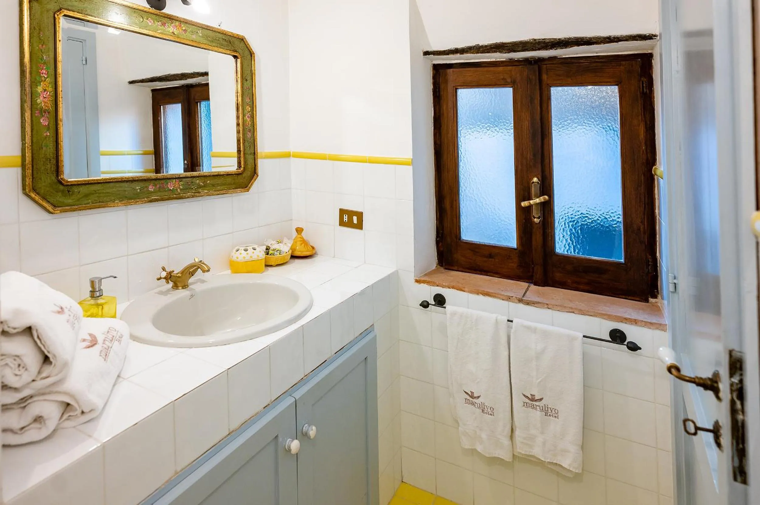 Bathroom in Marulivo Hotel