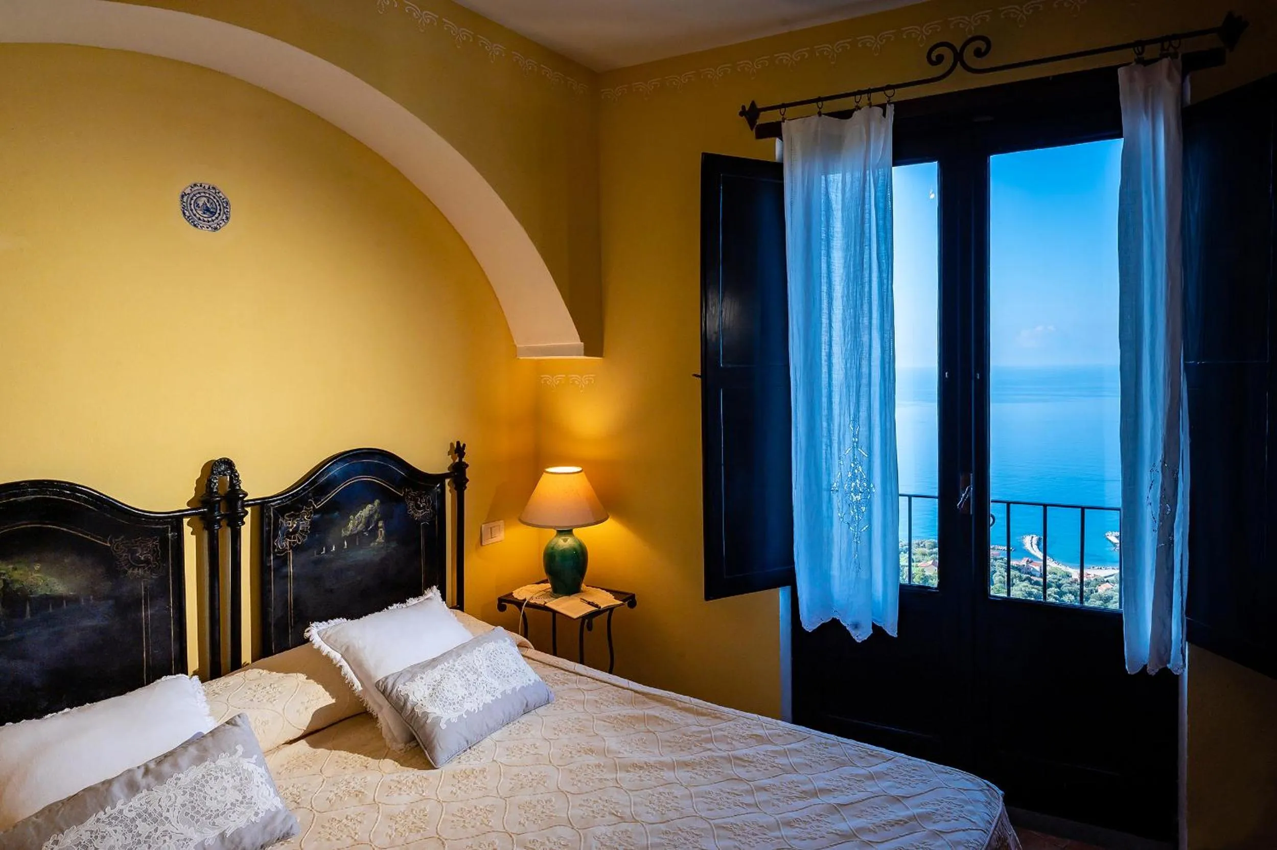 View (from property/room), Bed in Marulivo Hotel