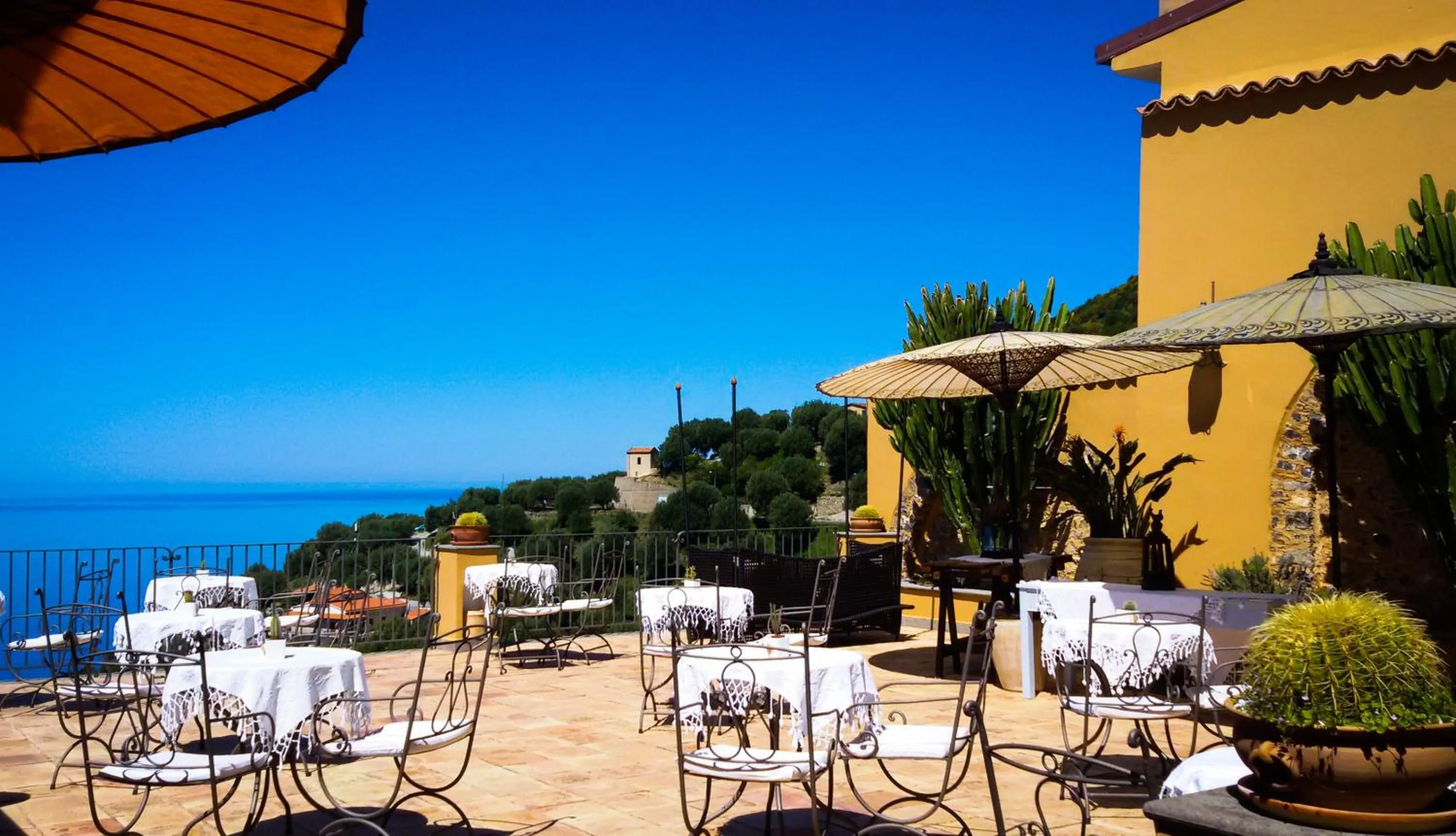 Balcony/Terrace in Marulivo Hotel