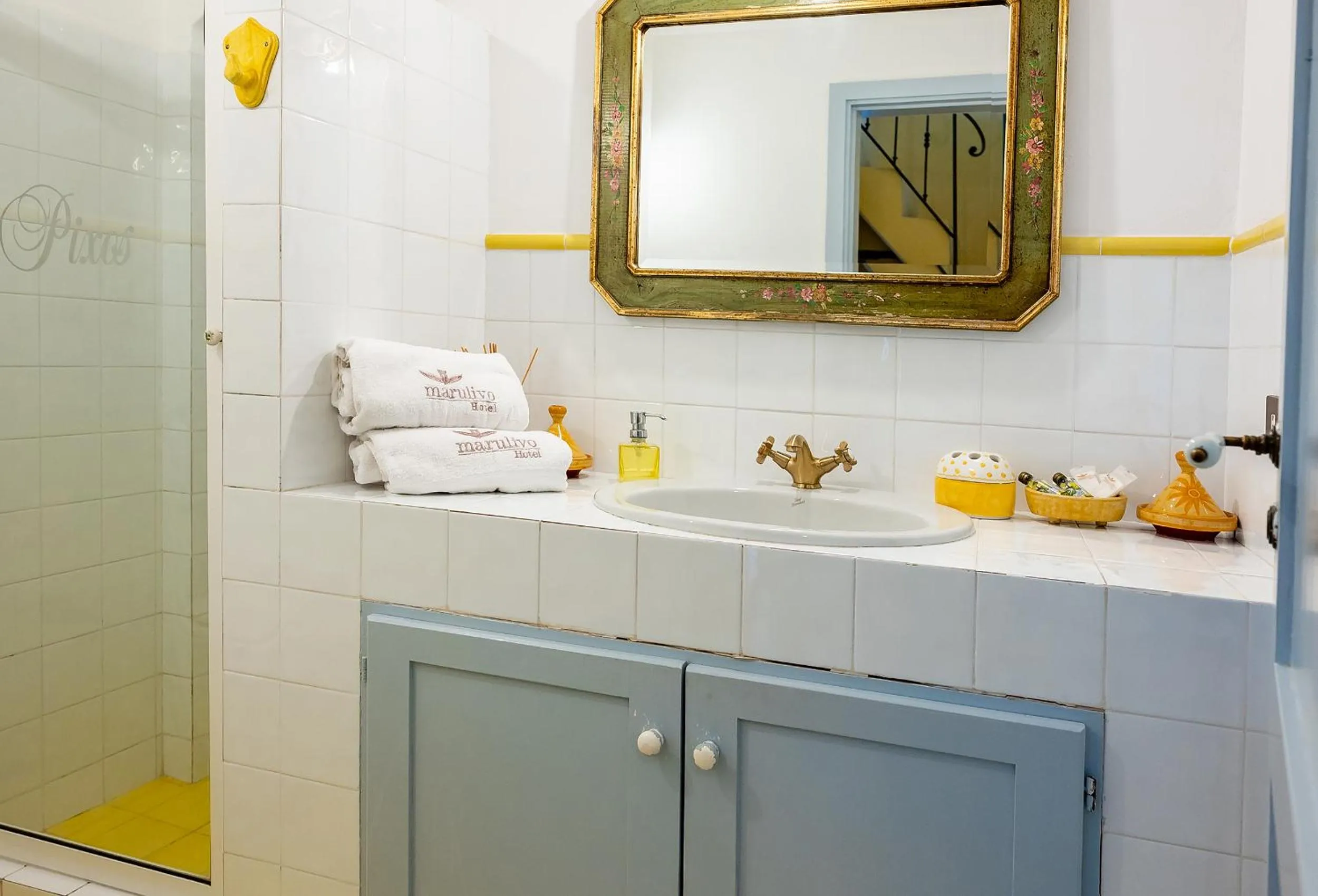 Bathroom in Marulivo Hotel