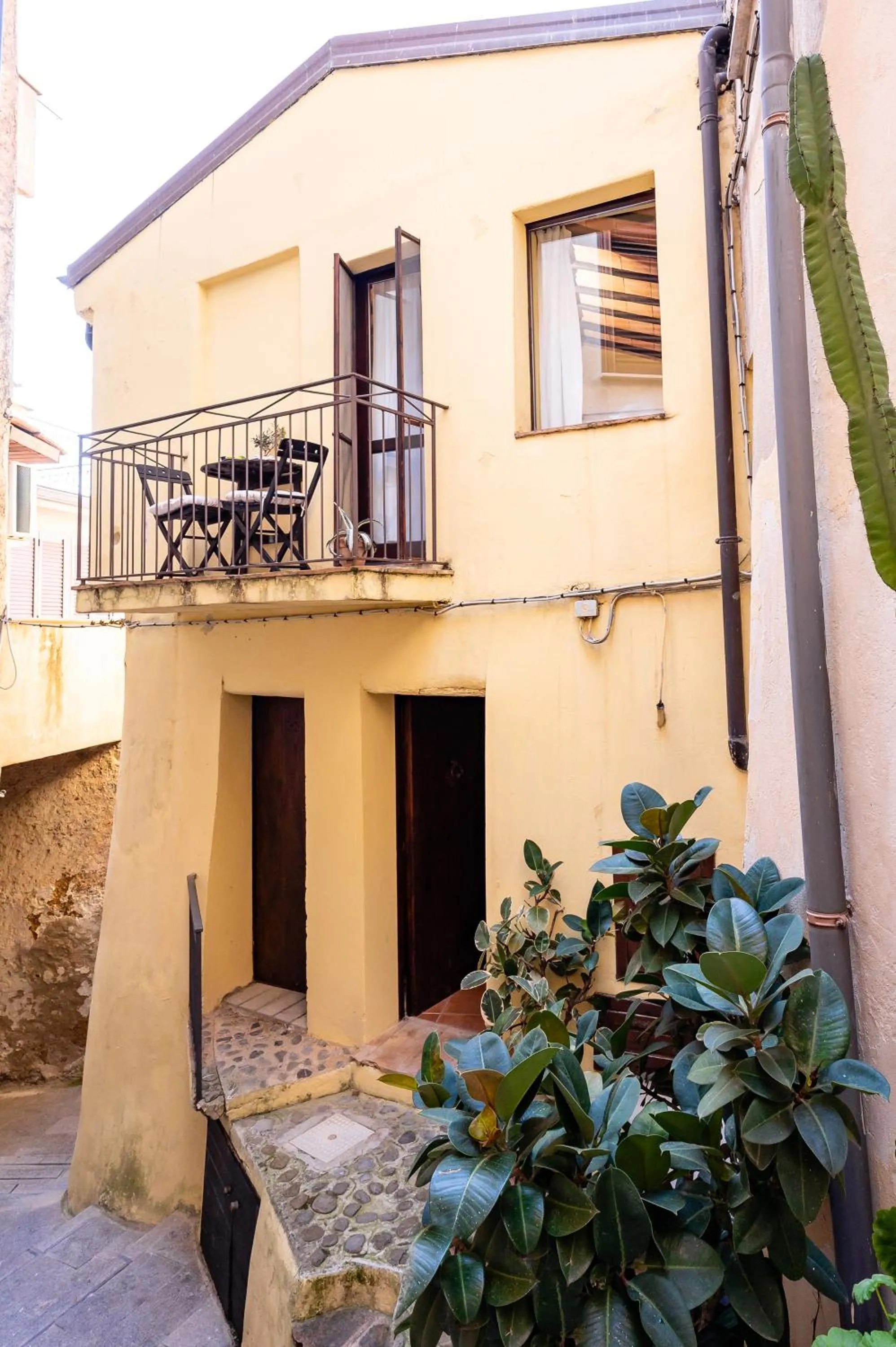 Facade/entrance in Marulivo Hotel