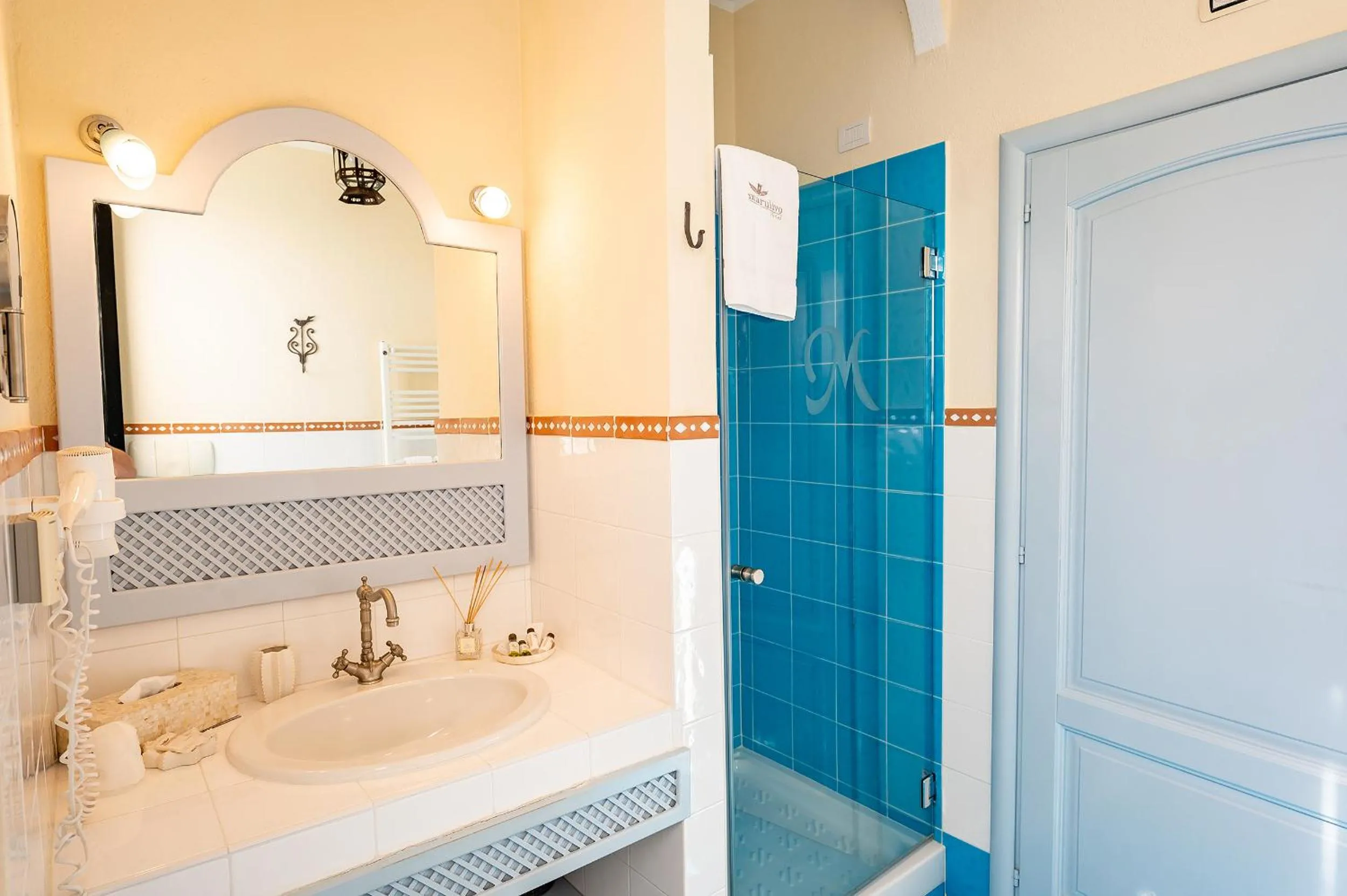 Bathroom in Marulivo Hotel
