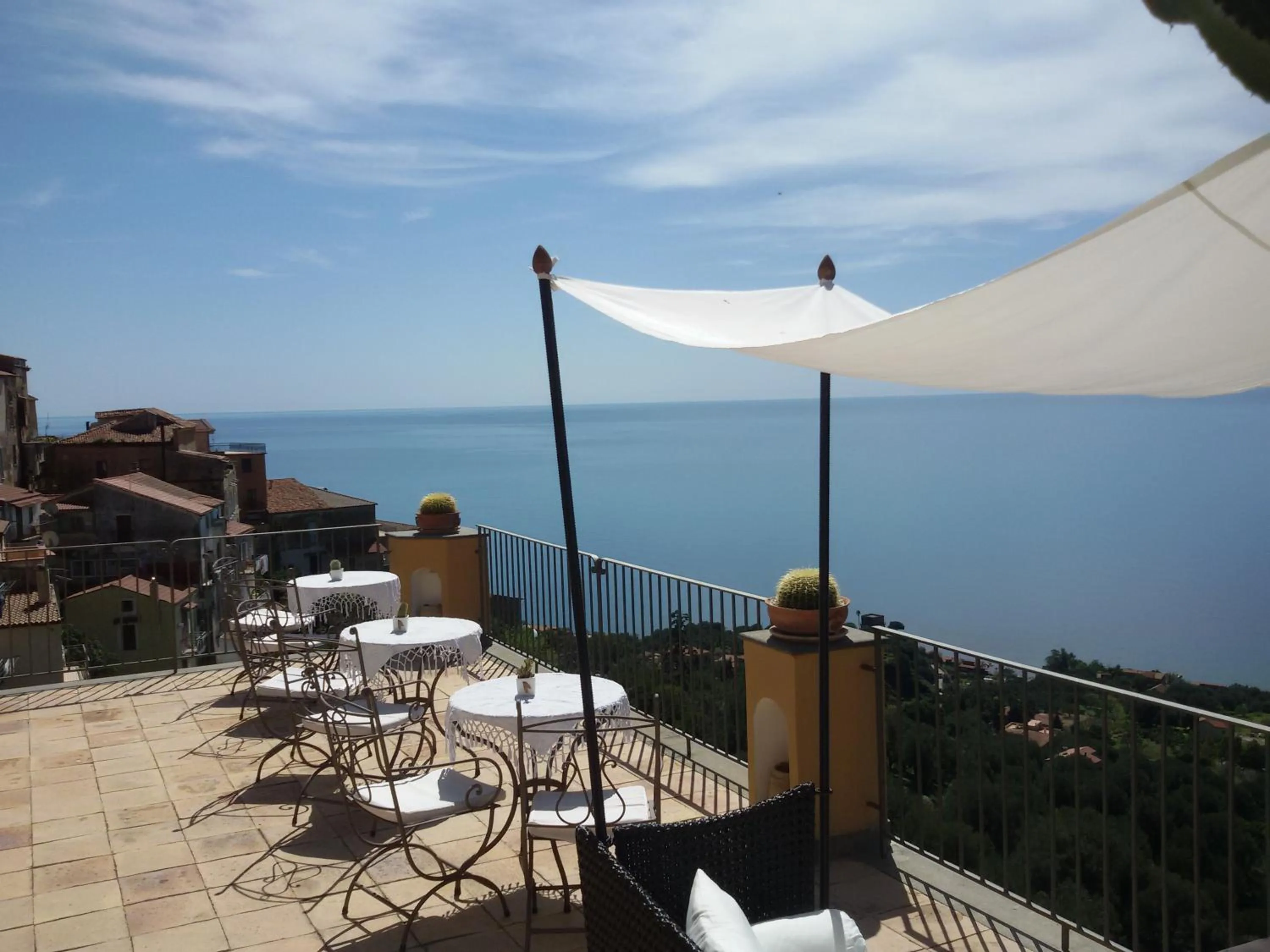 Balcony/Terrace in Marulivo Hotel
