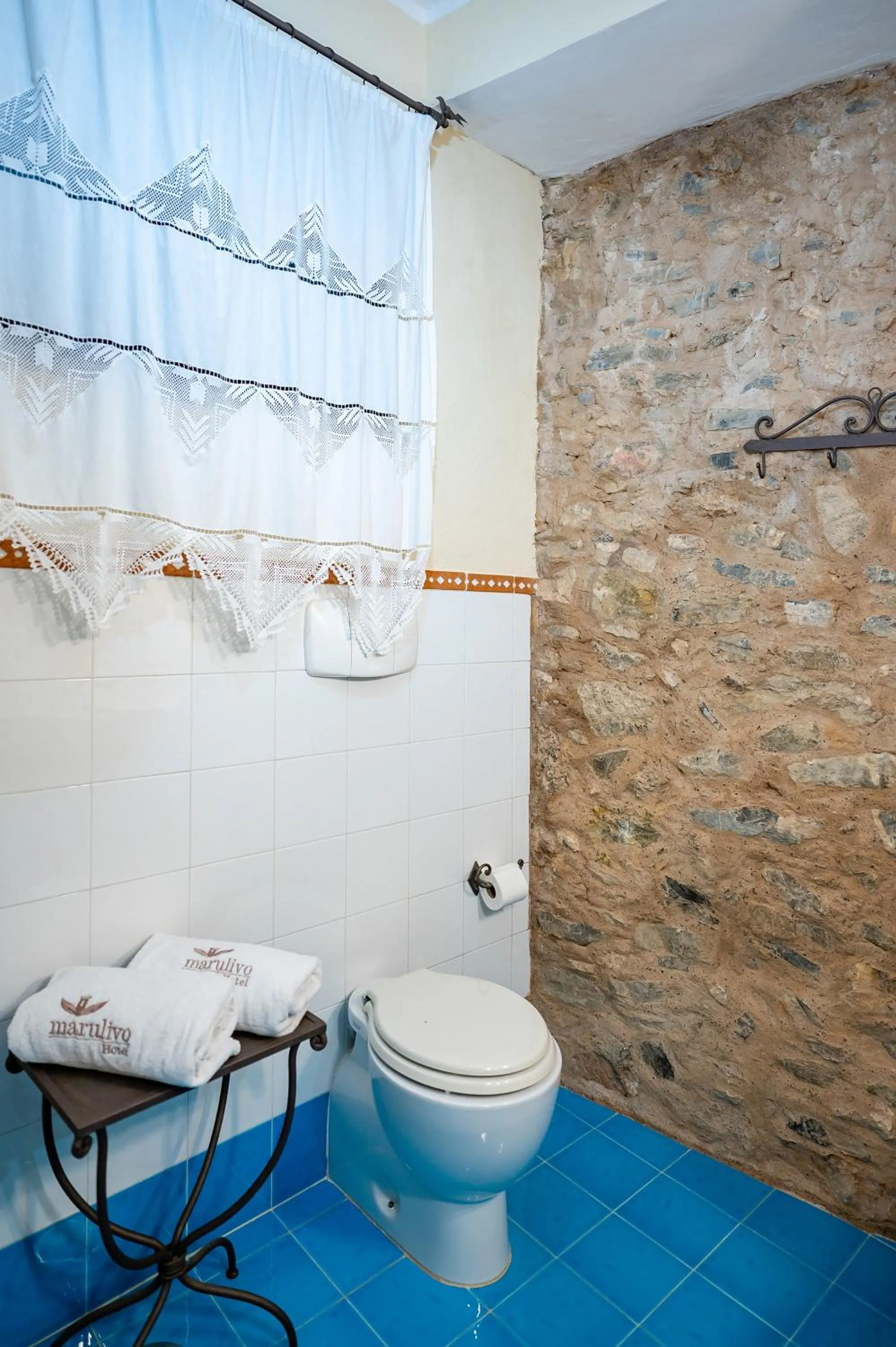 Bathroom in Marulivo Hotel