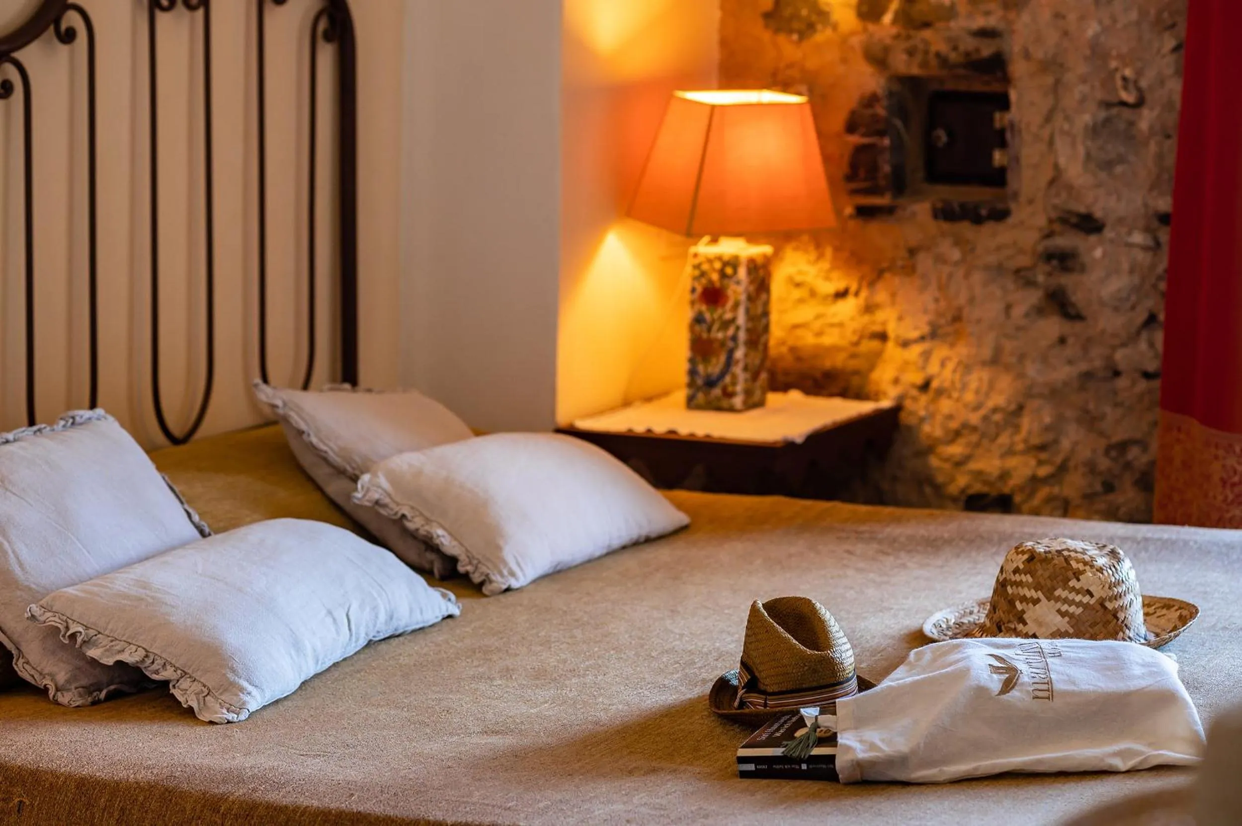 Bed in Marulivo Hotel