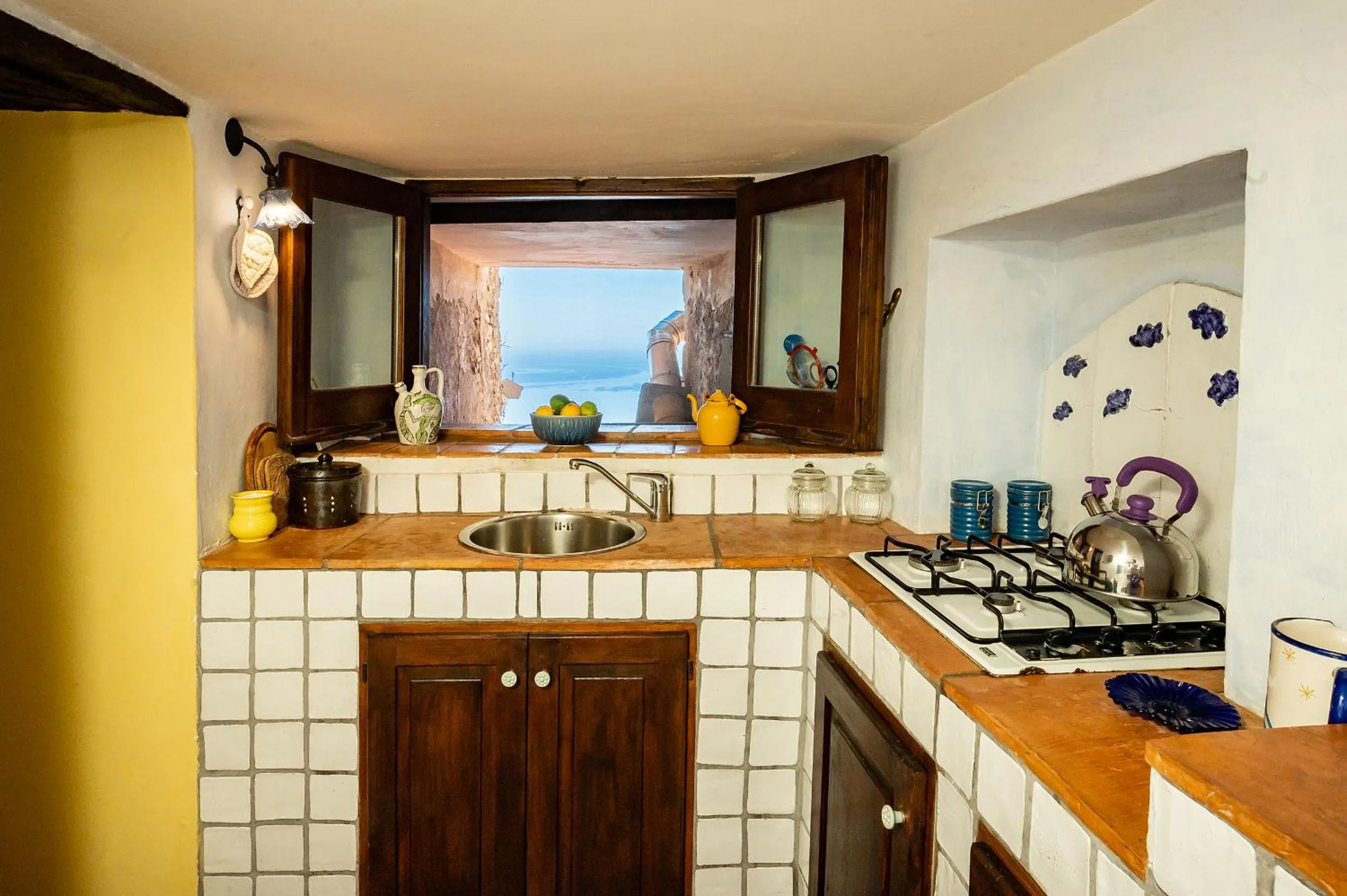 kitchen in Marulivo Hotel