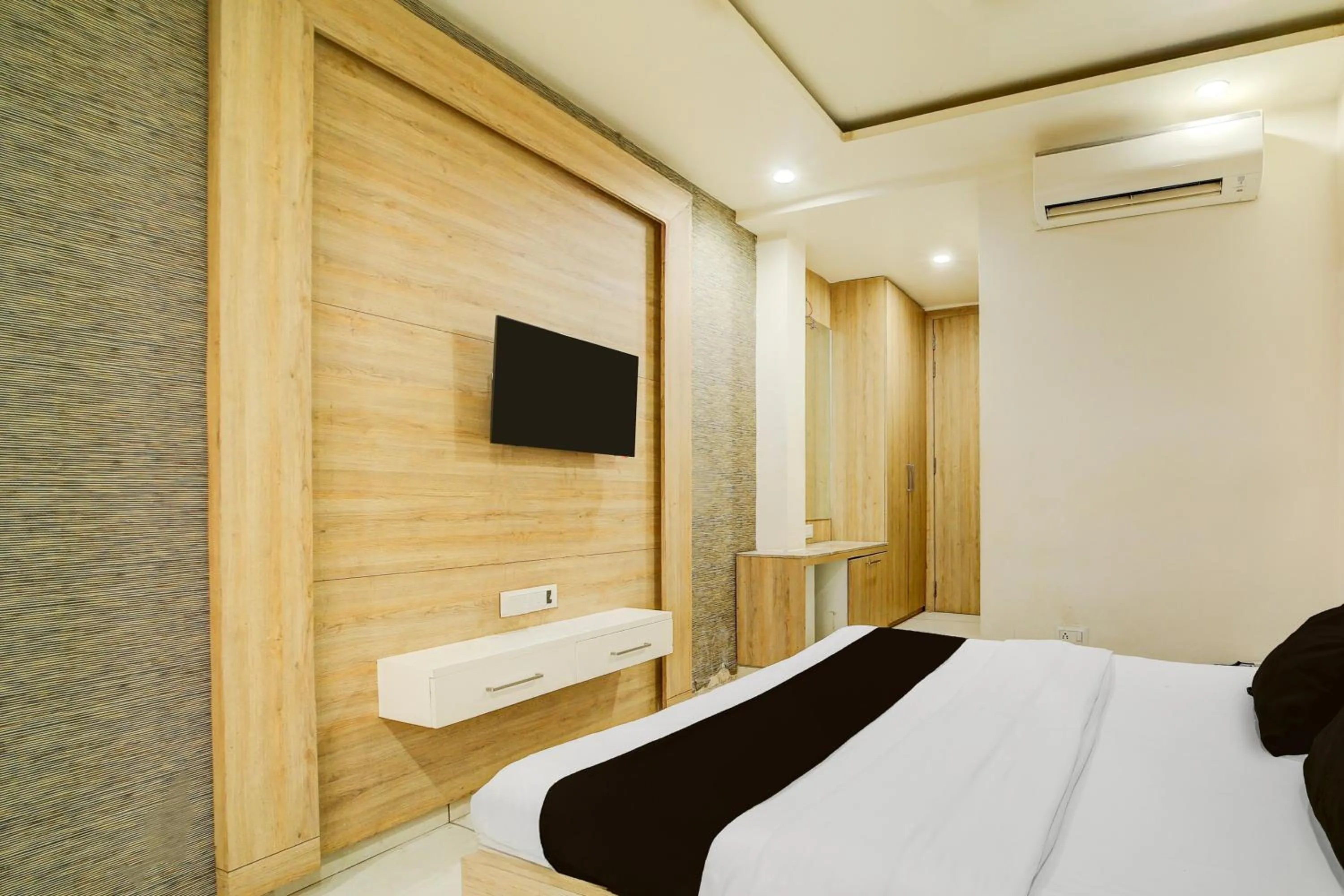 Deluxe Triple Room - single occupancy in Super Collection O Bairagarh Railway Station Formerly Hotel OM Palace