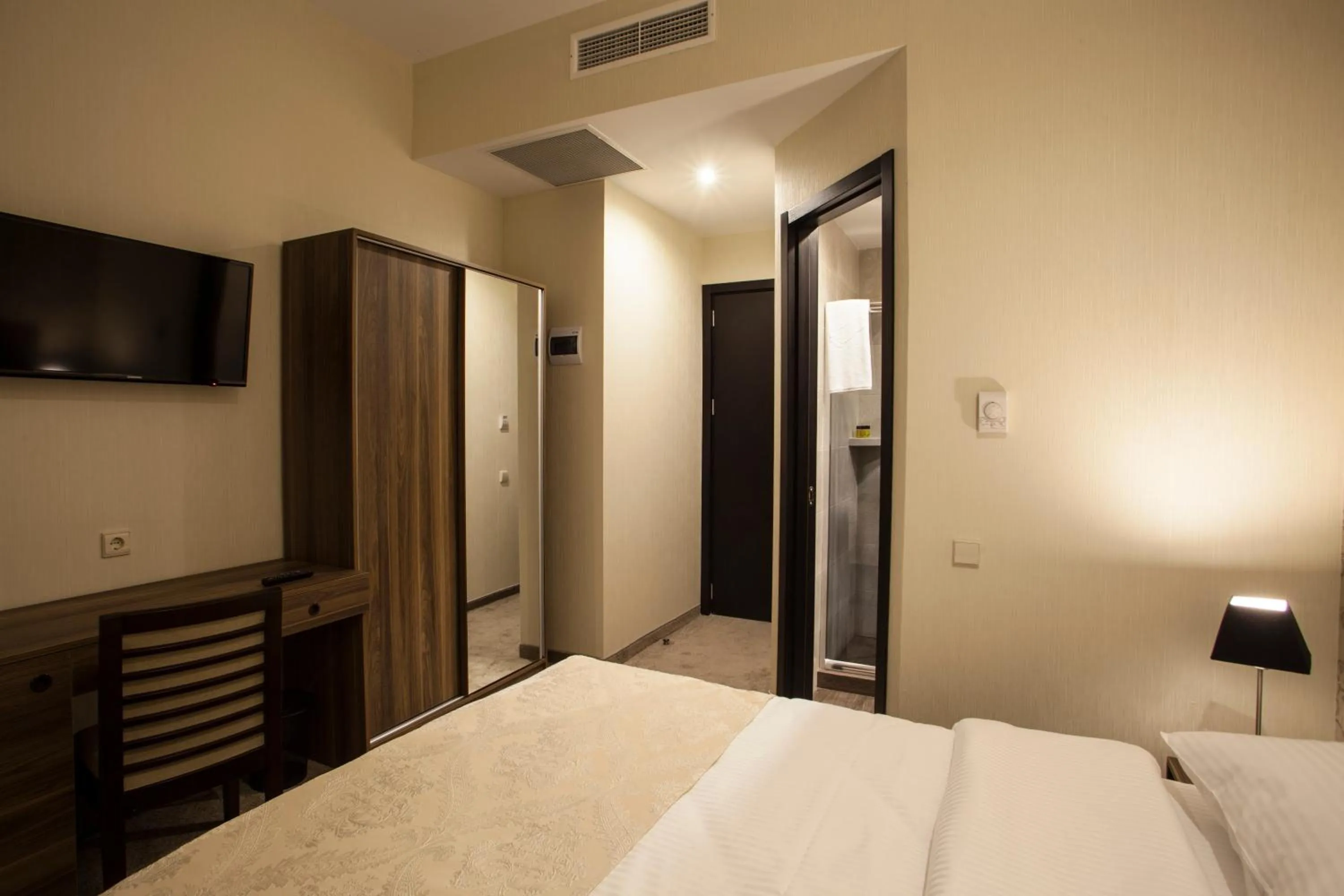 Bed in Old Meidan Tbilisi By Urban Hotels