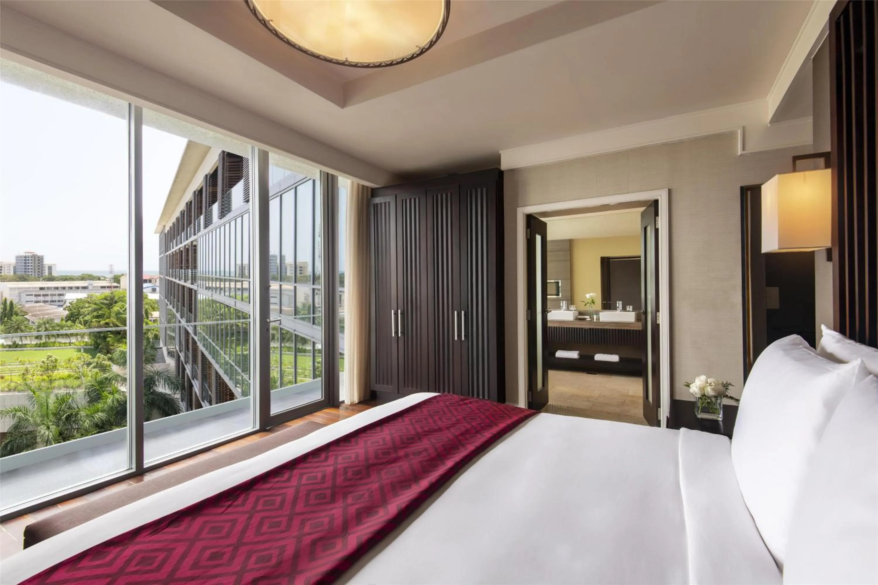 Photo of the whole room, Bed in Kempinski Hotel Gold Coast City