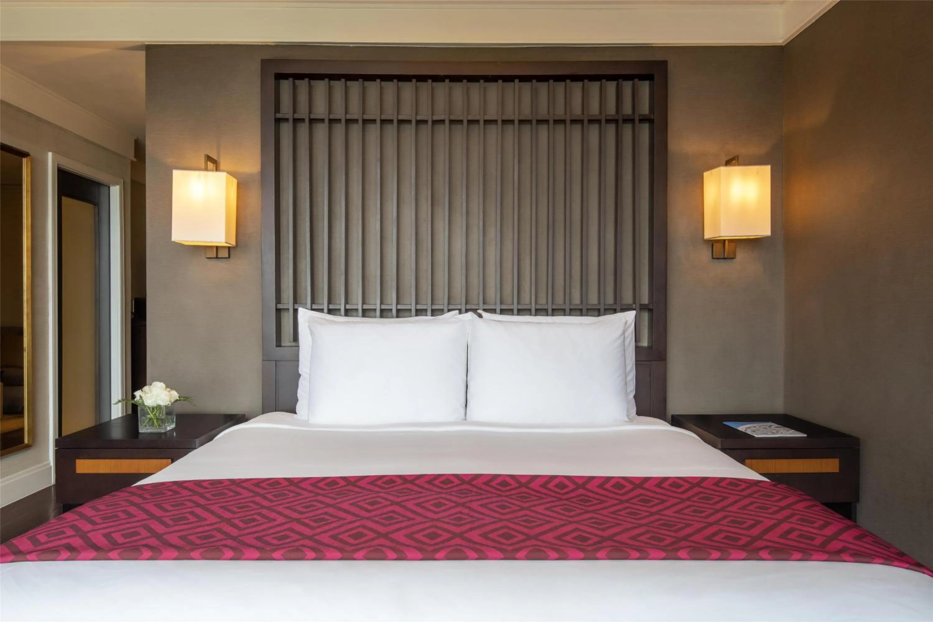 Photo of the whole room, Bed in Kempinski Hotel Gold Coast City