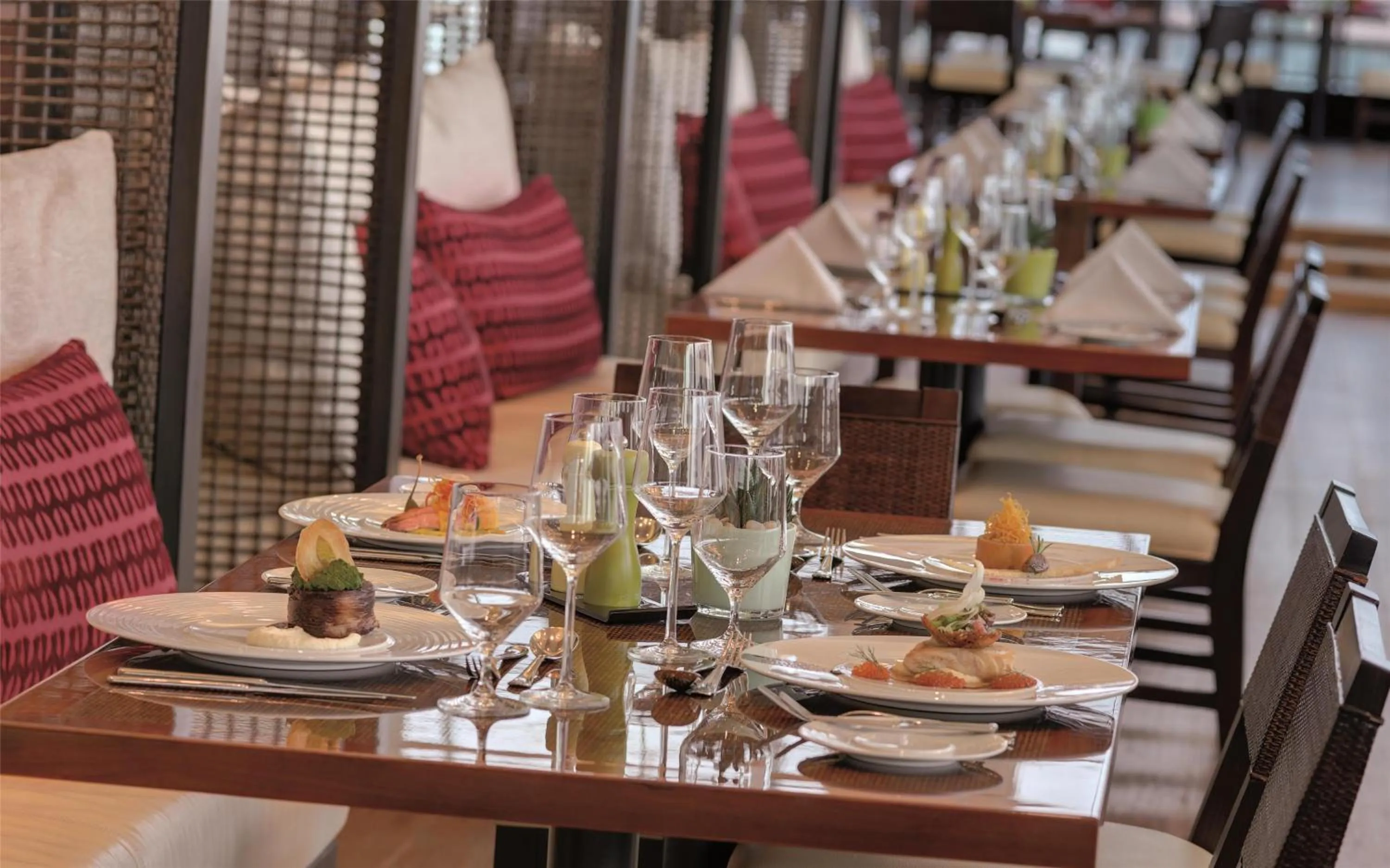 Restaurant/places to eat in Kempinski Hotel Gold Coast City