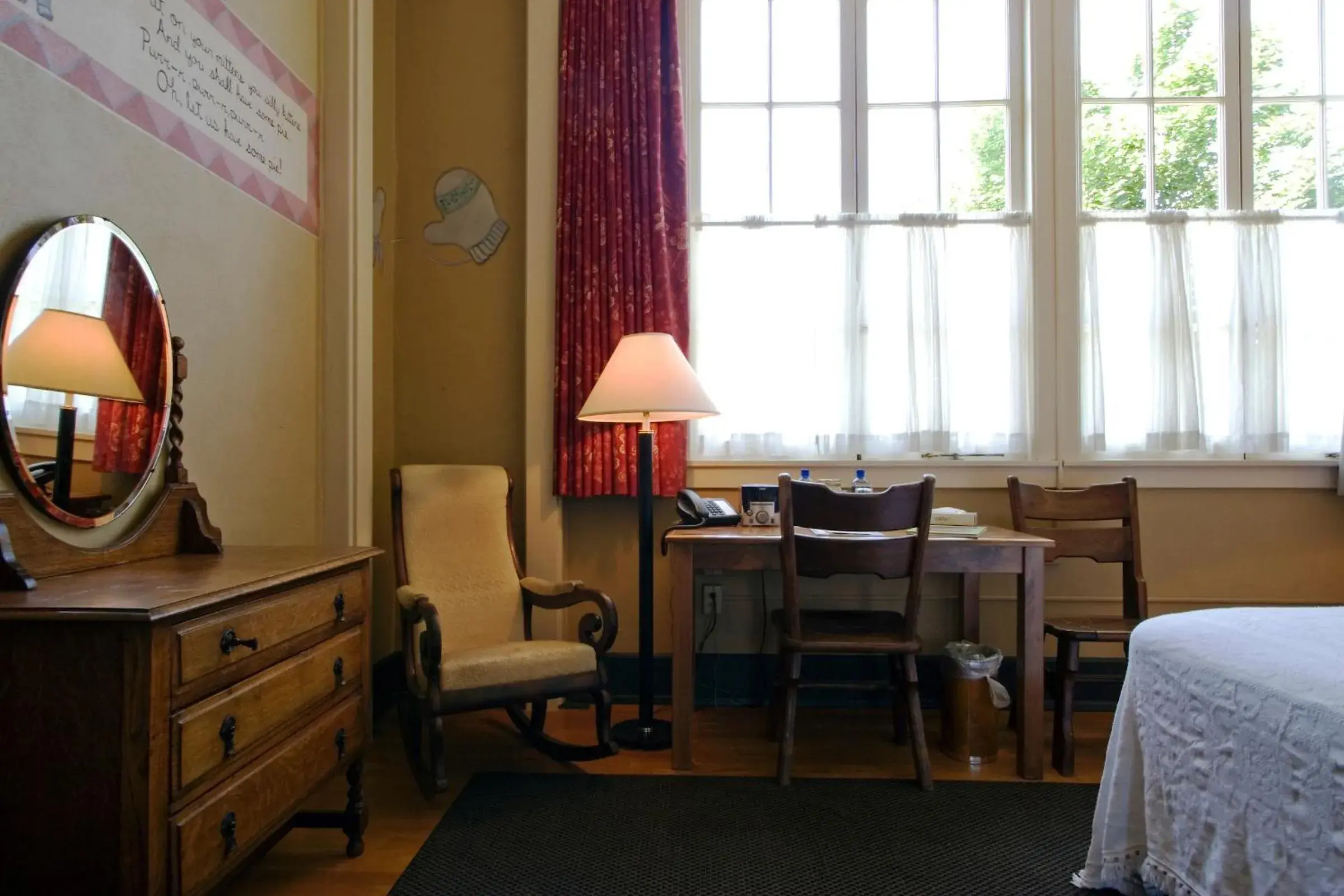 Queen Room in McMenamins Kennedy School Queen Room in McMenamins Kennedy School