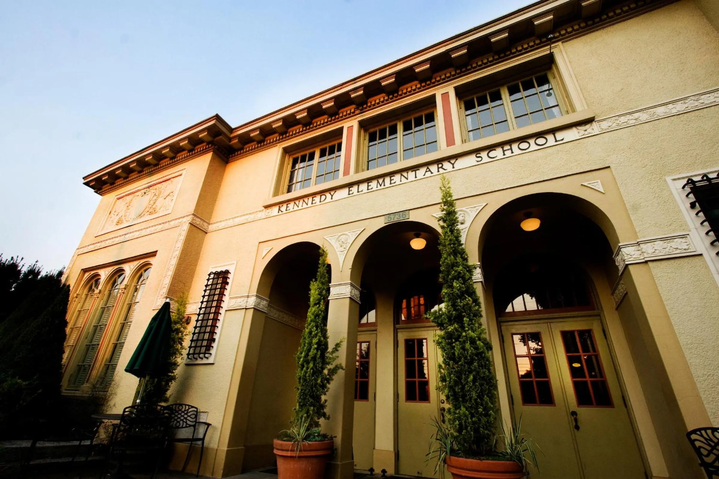 Facade/entrance in McMenamins Kennedy School