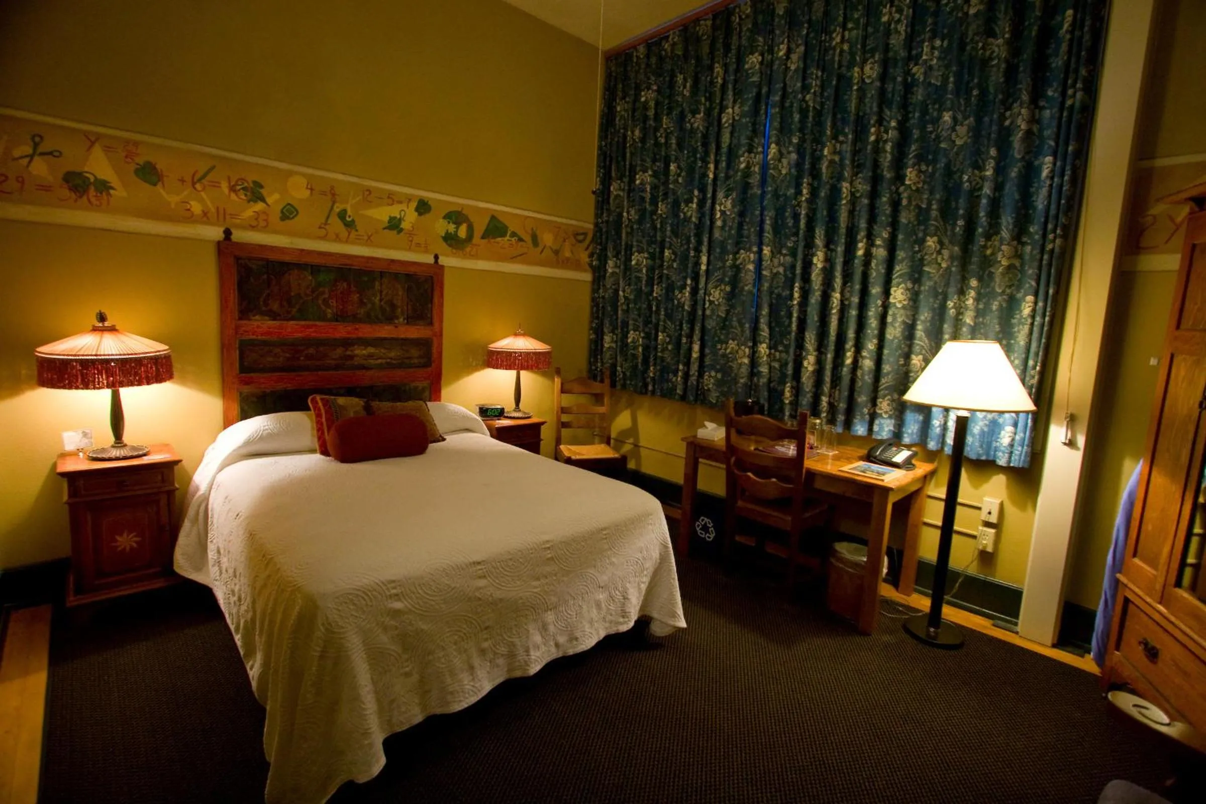 Photo of the whole room, Bed in McMenamins Kennedy School