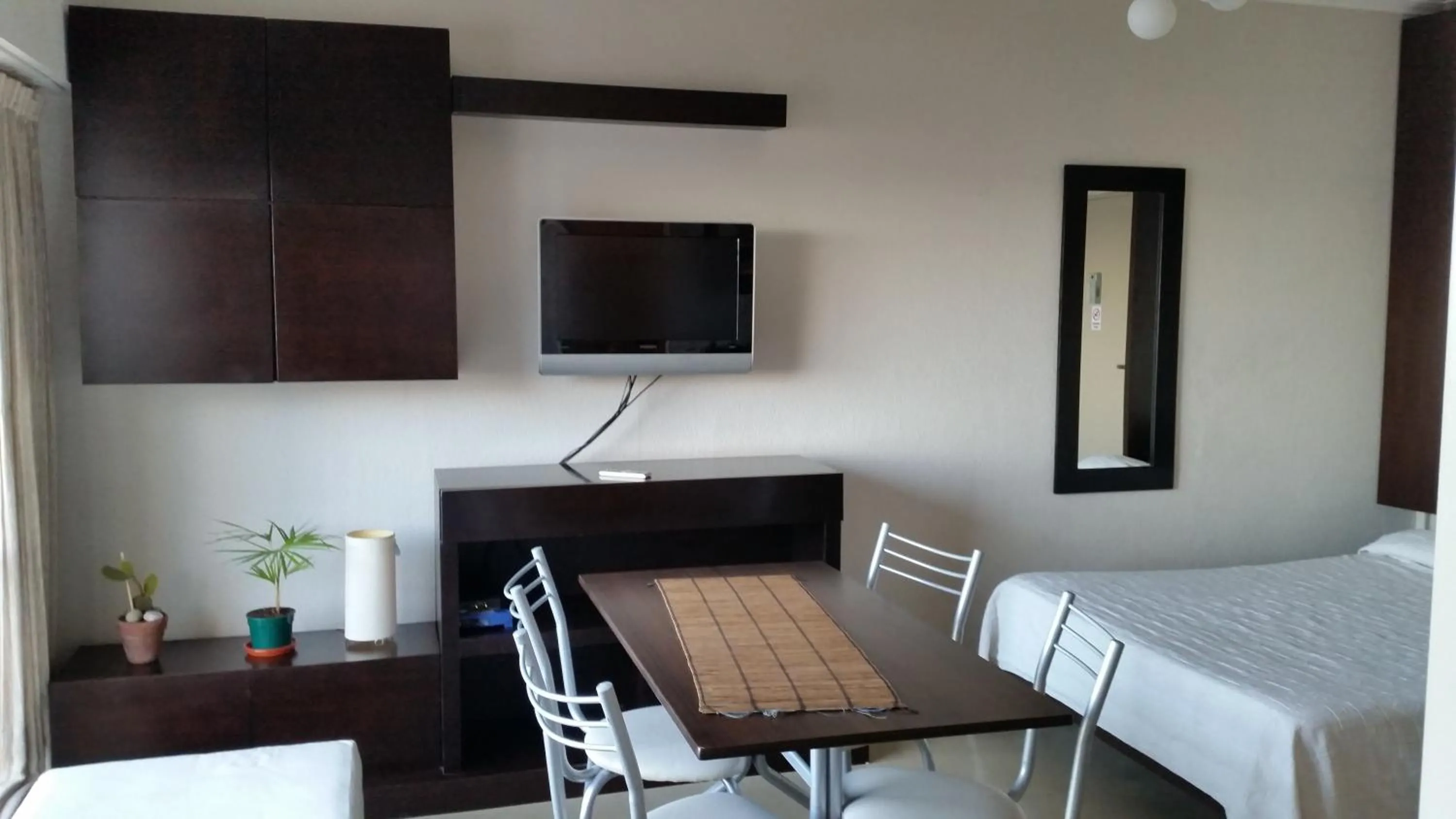 Living room, Bed in Studio Playa Varesse