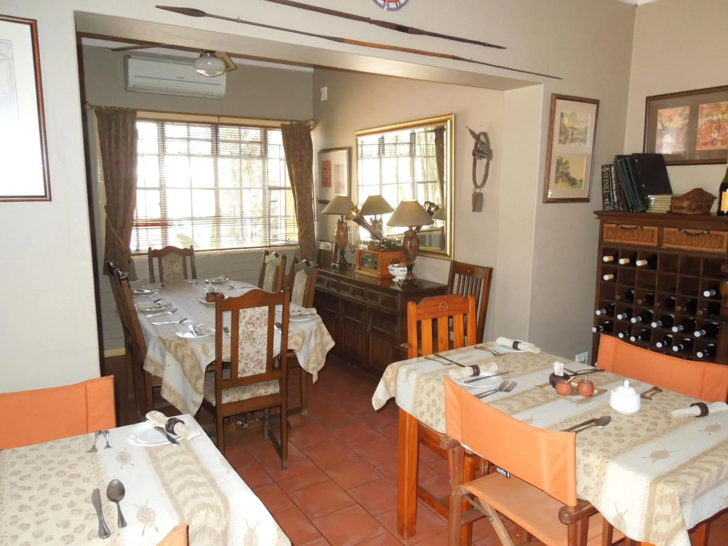 Restaurant/places to eat in Trees Too Guest Lodge Restaurant/places to eat in Trees Too Guest Lodge