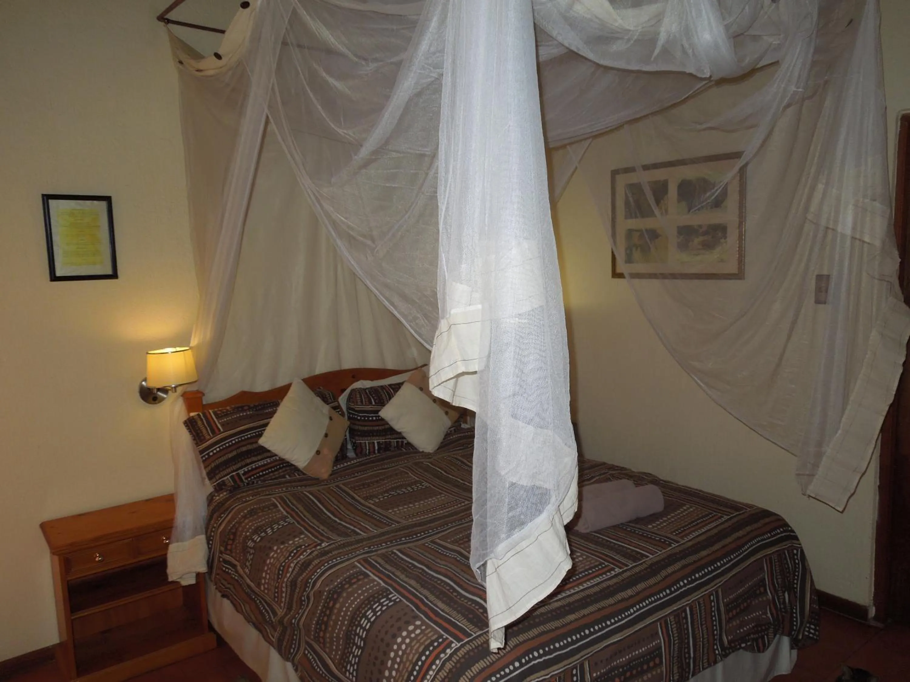 Bed in Trees Too Guest Lodge