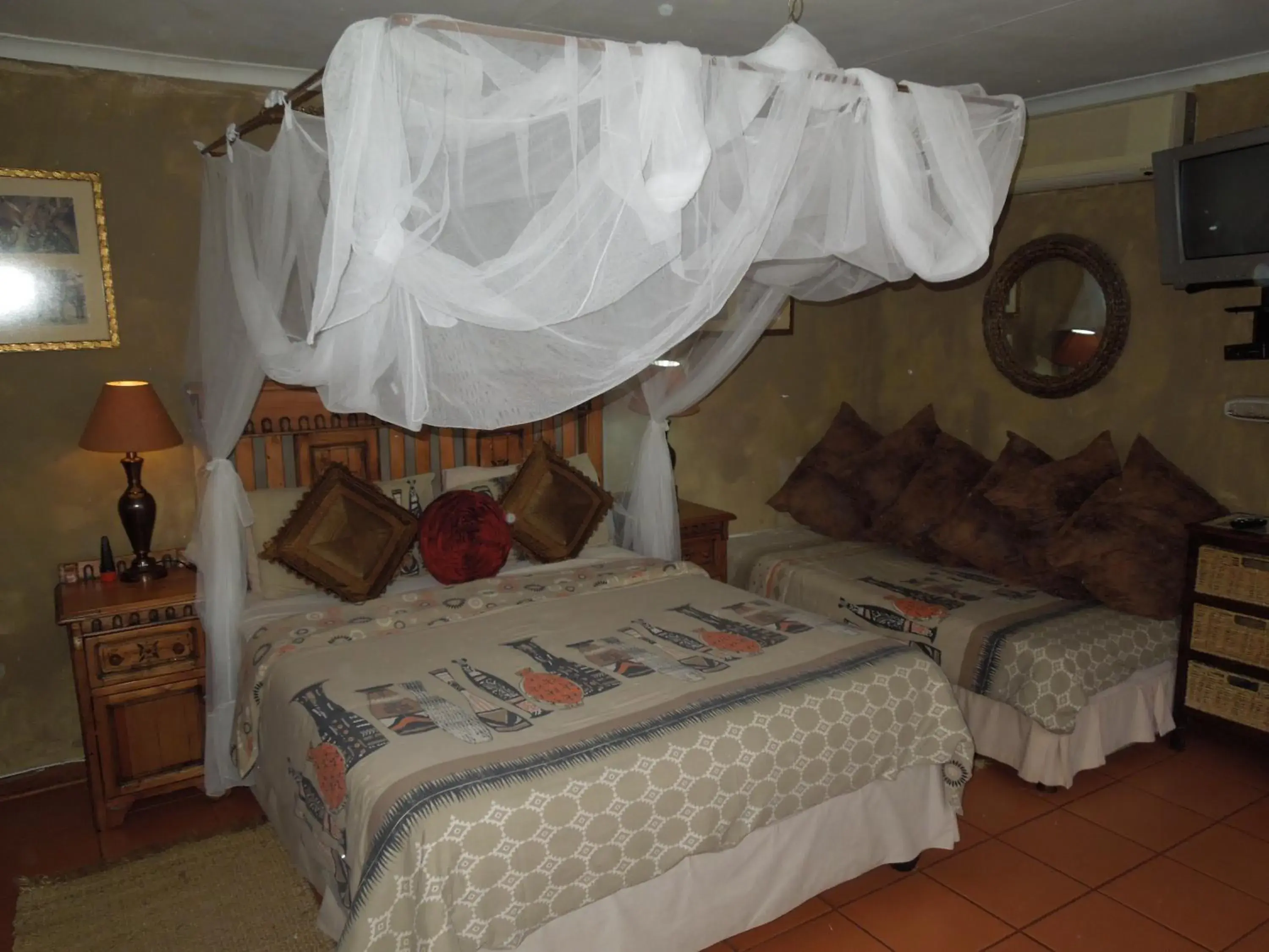 Bed in Trees Too Guest Lodge Bed in Trees Too Guest Lodge