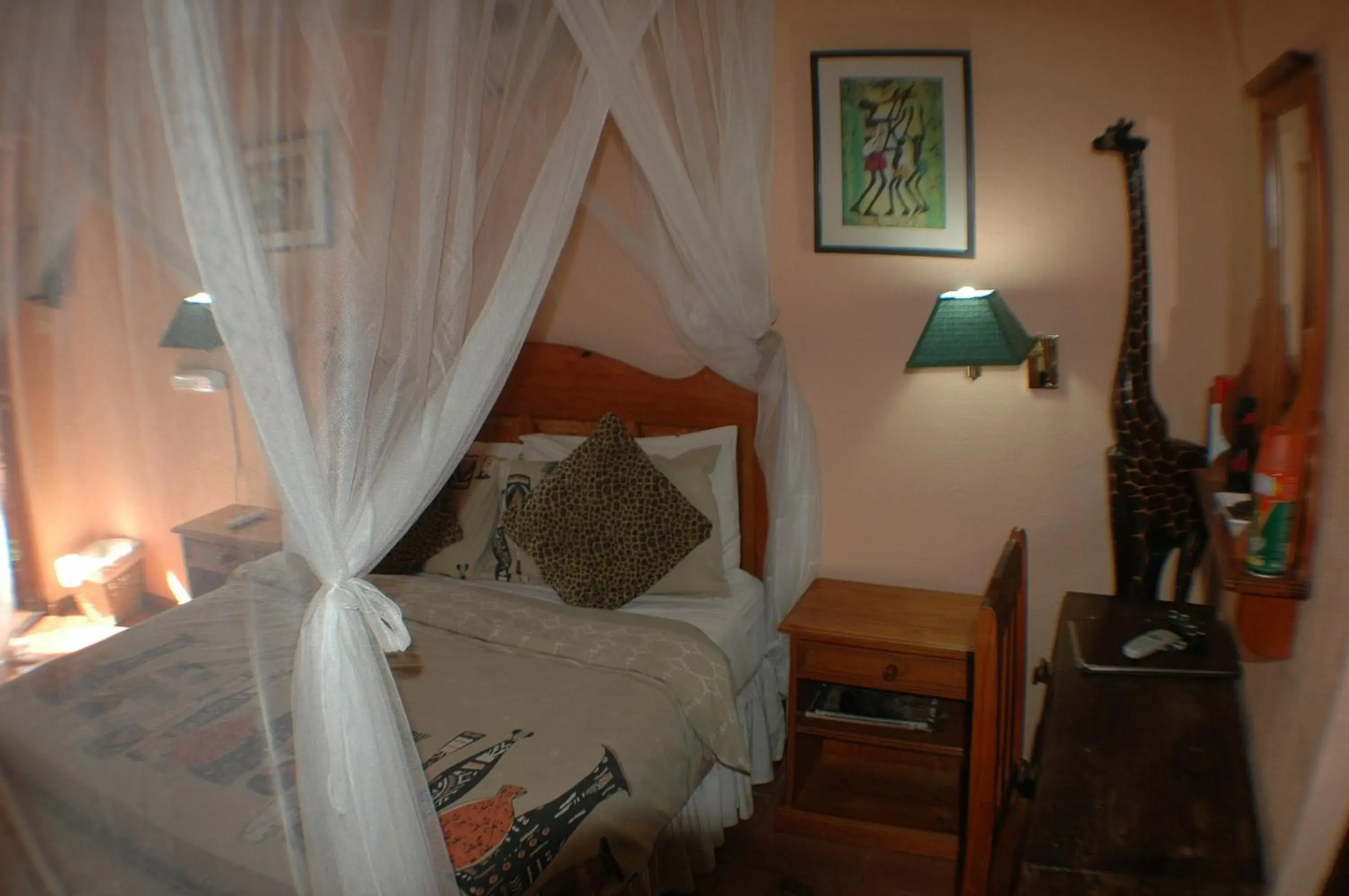 Bed in Trees Too Guest Lodge Bed in Trees Too Guest Lodge