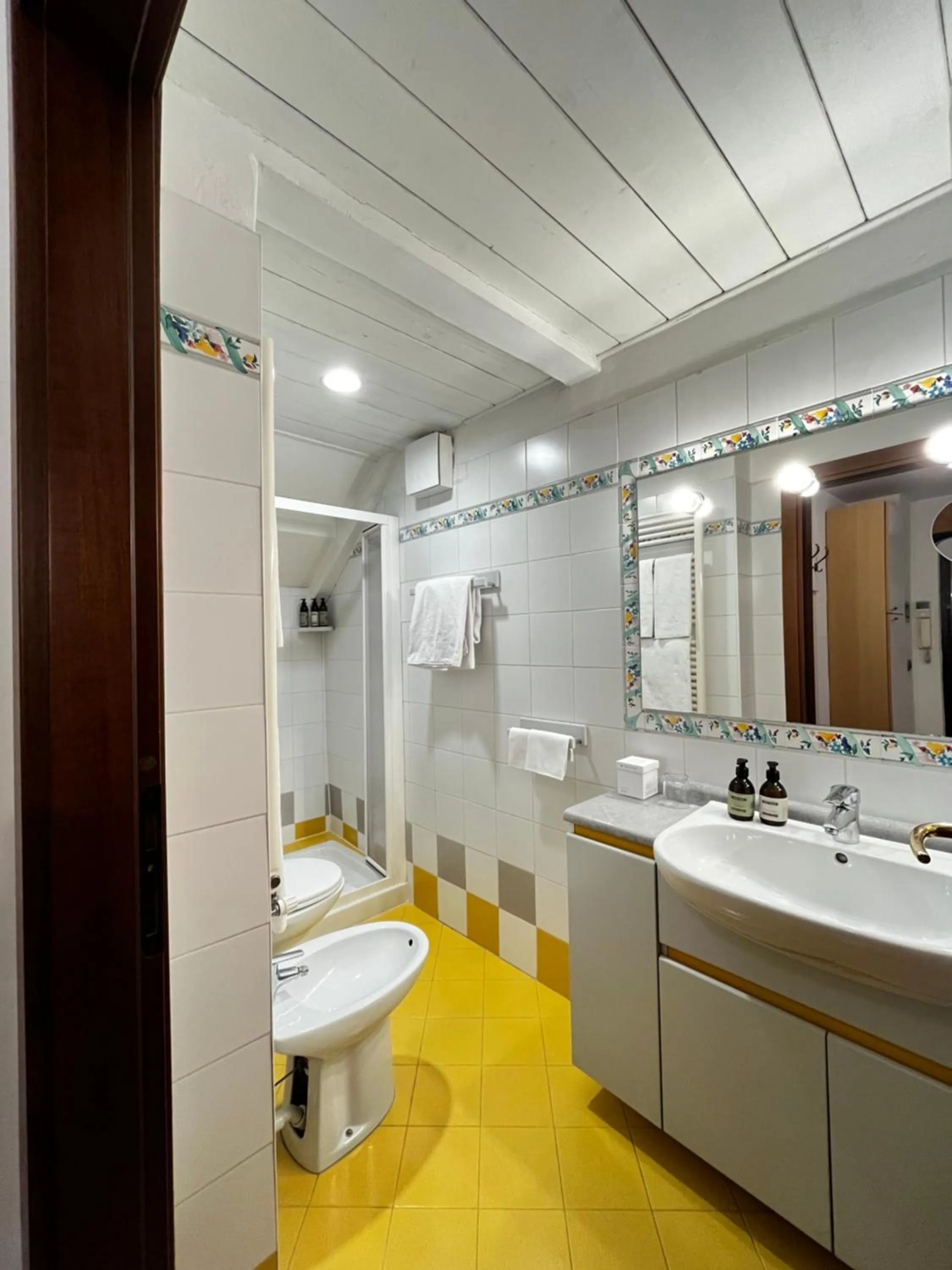 Shower in Manci Apartments by Hotel America