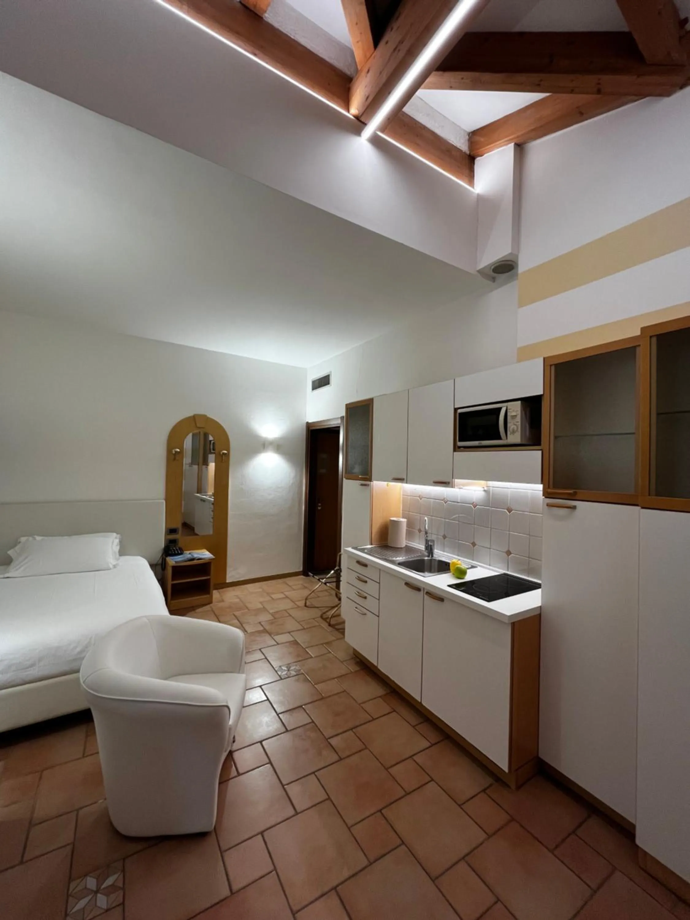 Kitchen or kitchenette, Bed in Manci Apartments by Hotel America