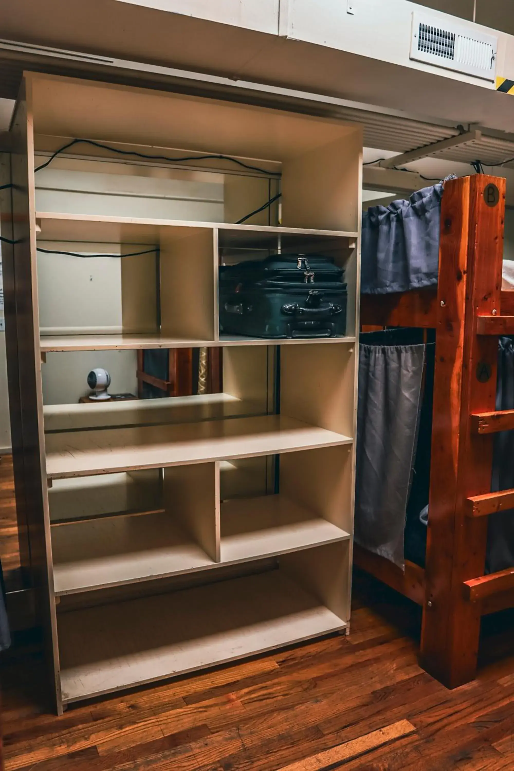 Bunk Bed in Mixed Dormitory Room in Treasure State Hostel Bunk Bed in Mixed Dormitory Room in Treasure State Hostel