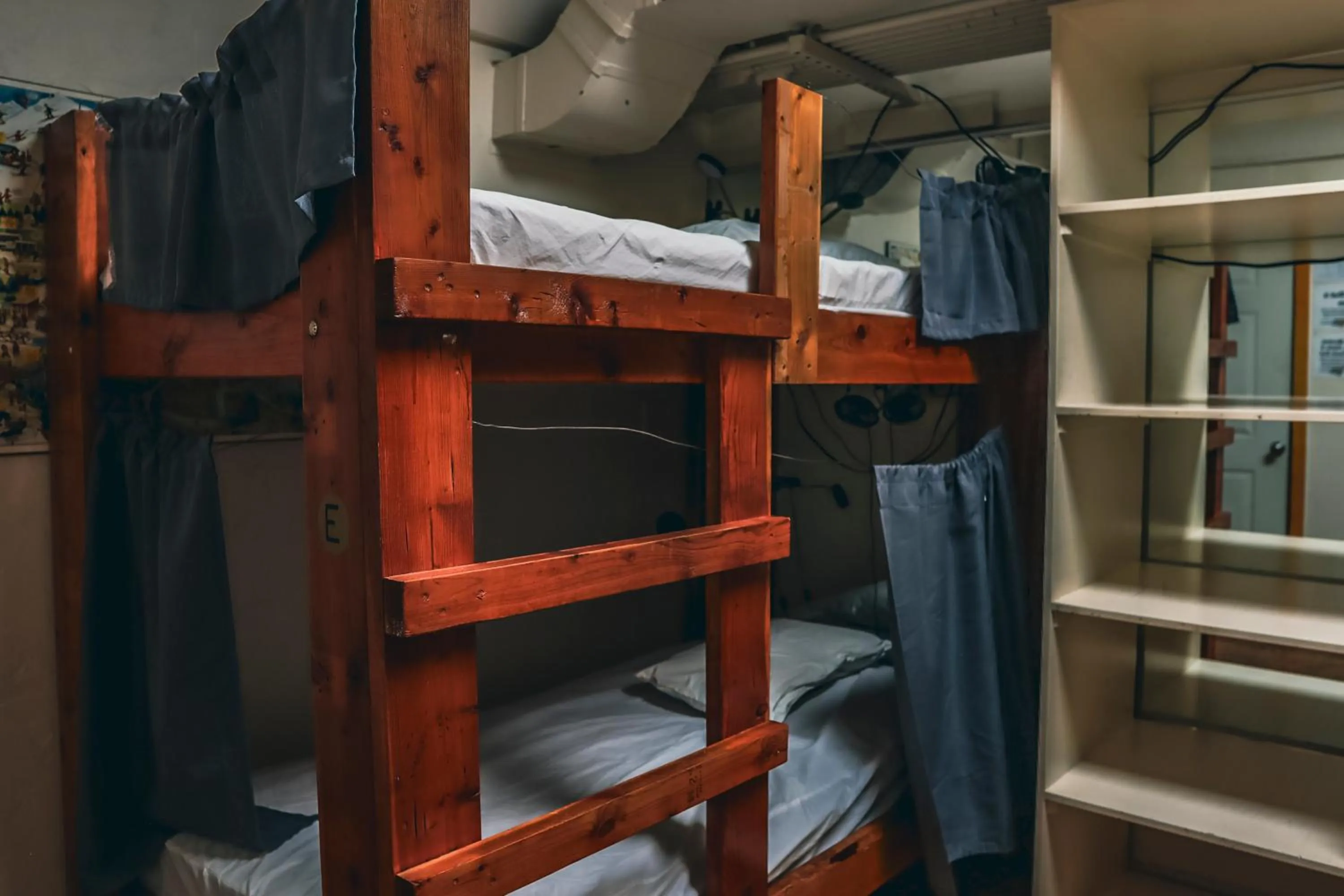 bunk bed, Bed in Treasure State Hostel