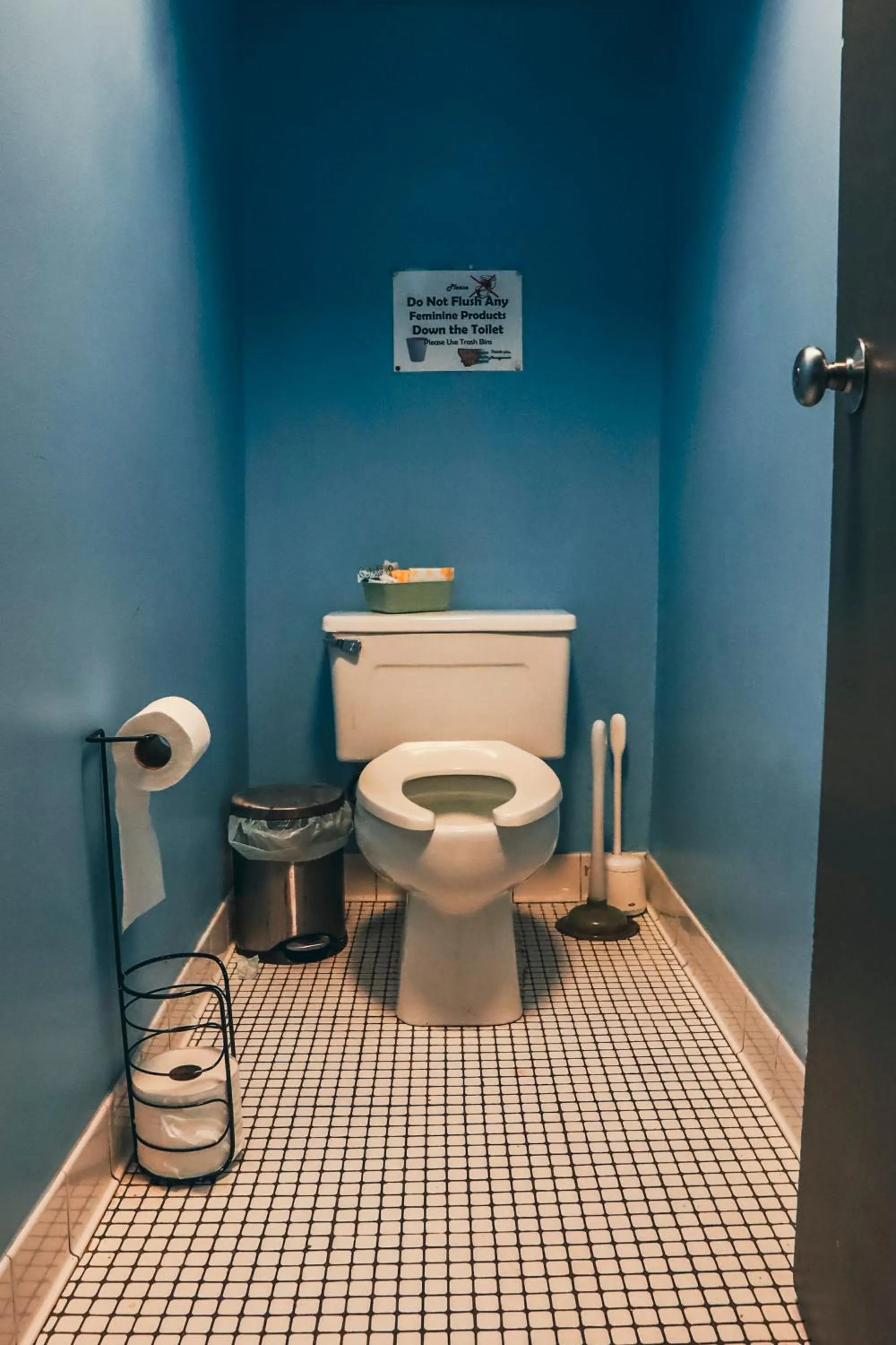 Toilet in Treasure State Hostel