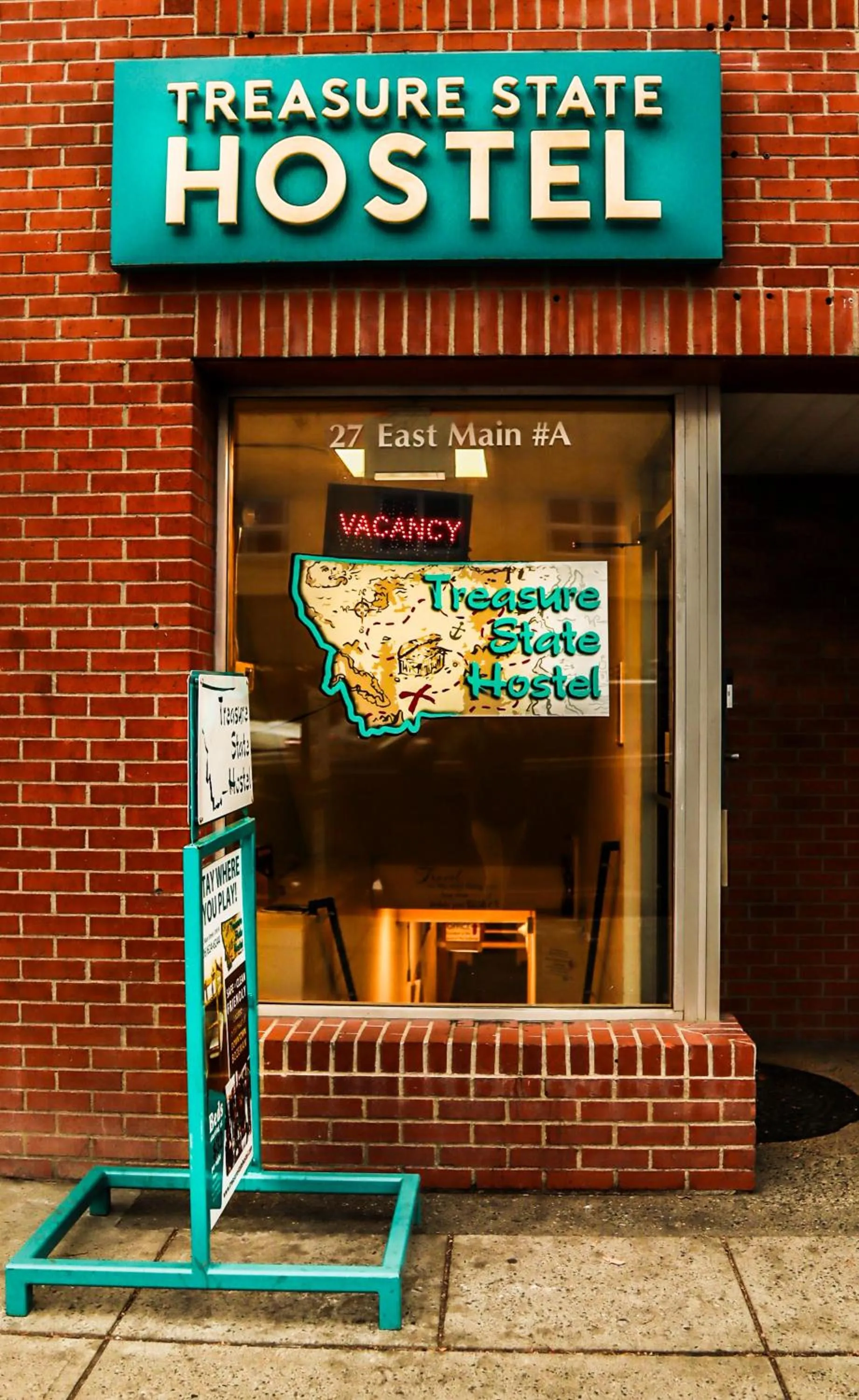 Facade/entrance in Treasure State Hostel