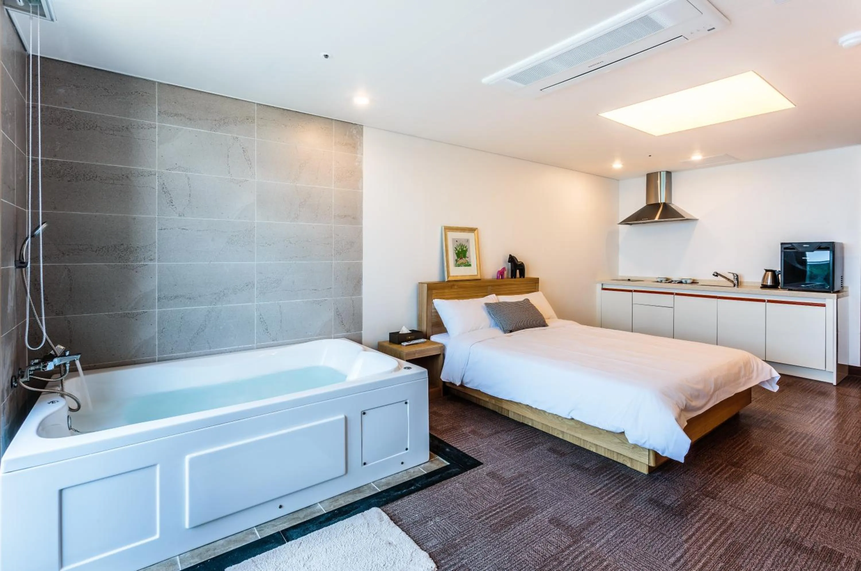 Photo of the whole room, Bed in Sea Stay Hotel