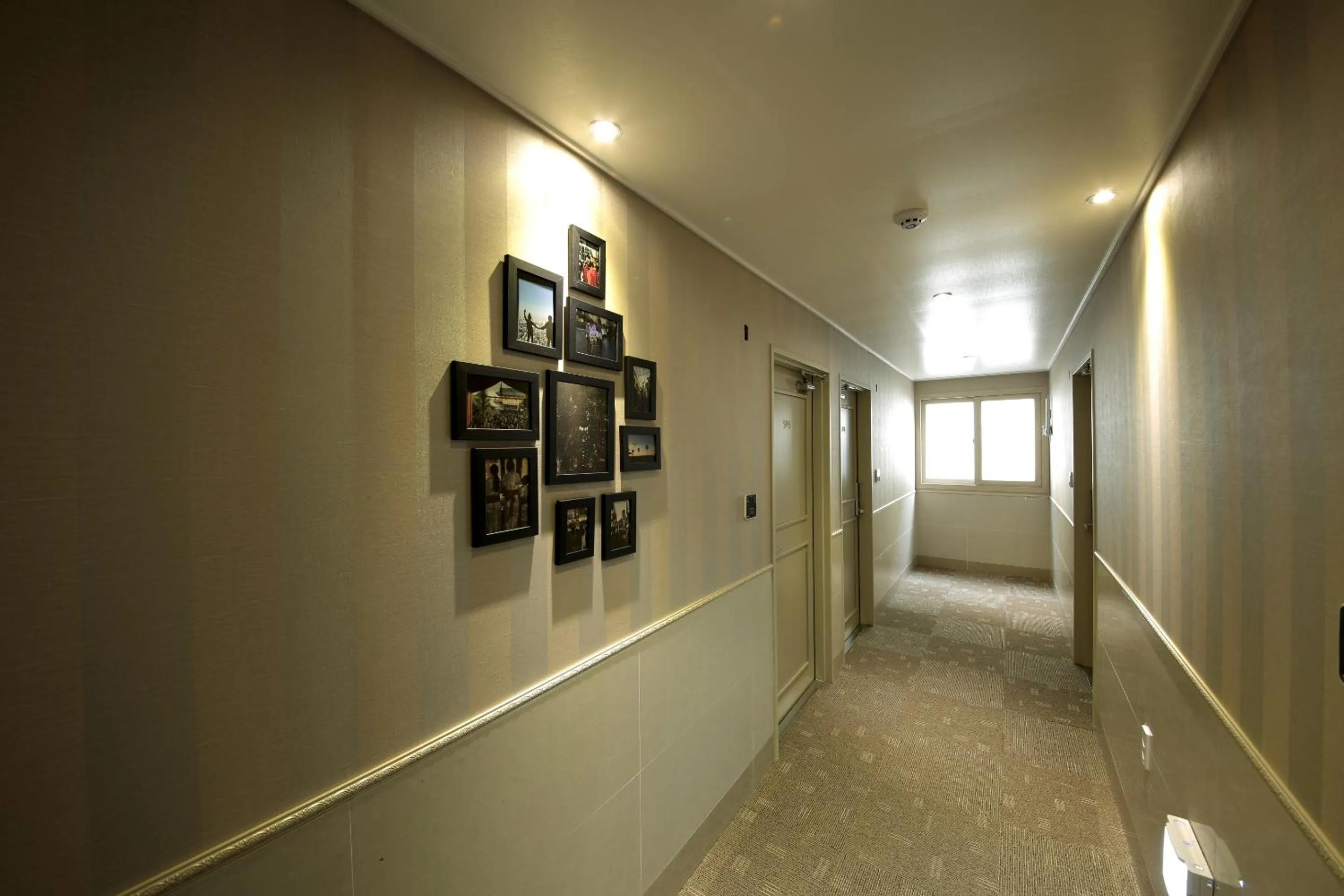 Bedroom in Harbor Hotel