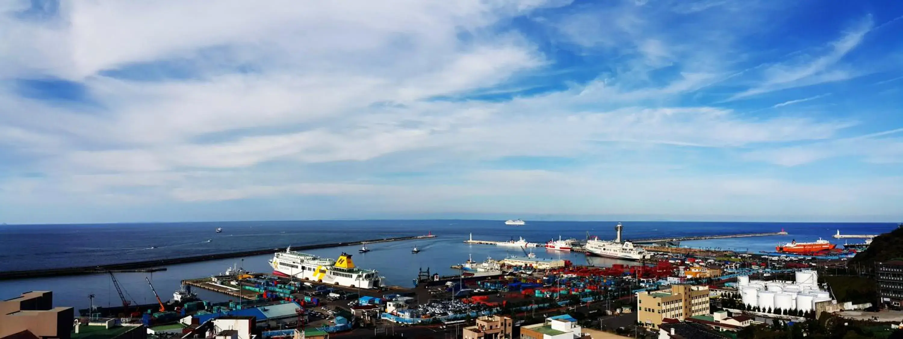 Sea view in Harbor Hotel Sea view in Harbor Hotel