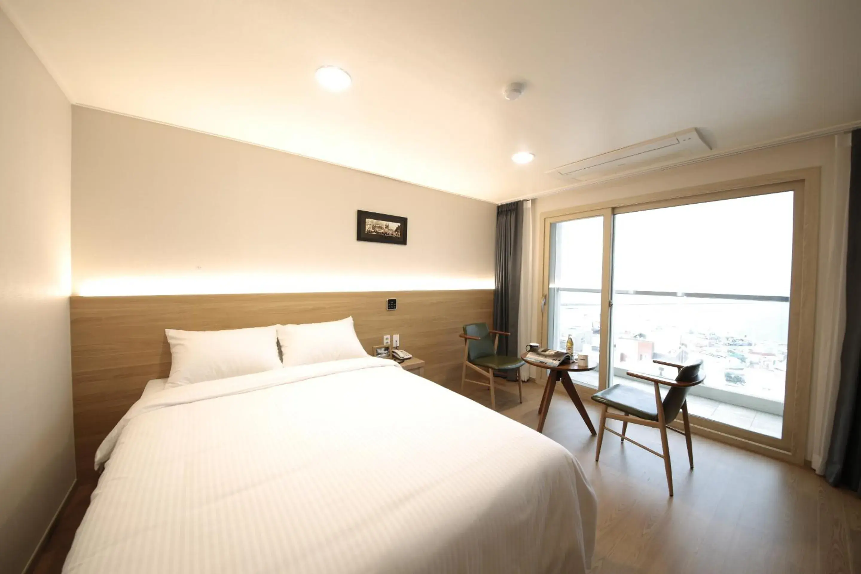 Bedroom, Bed in Harbor Hotel Bedroom, Bed in Harbor Hotel