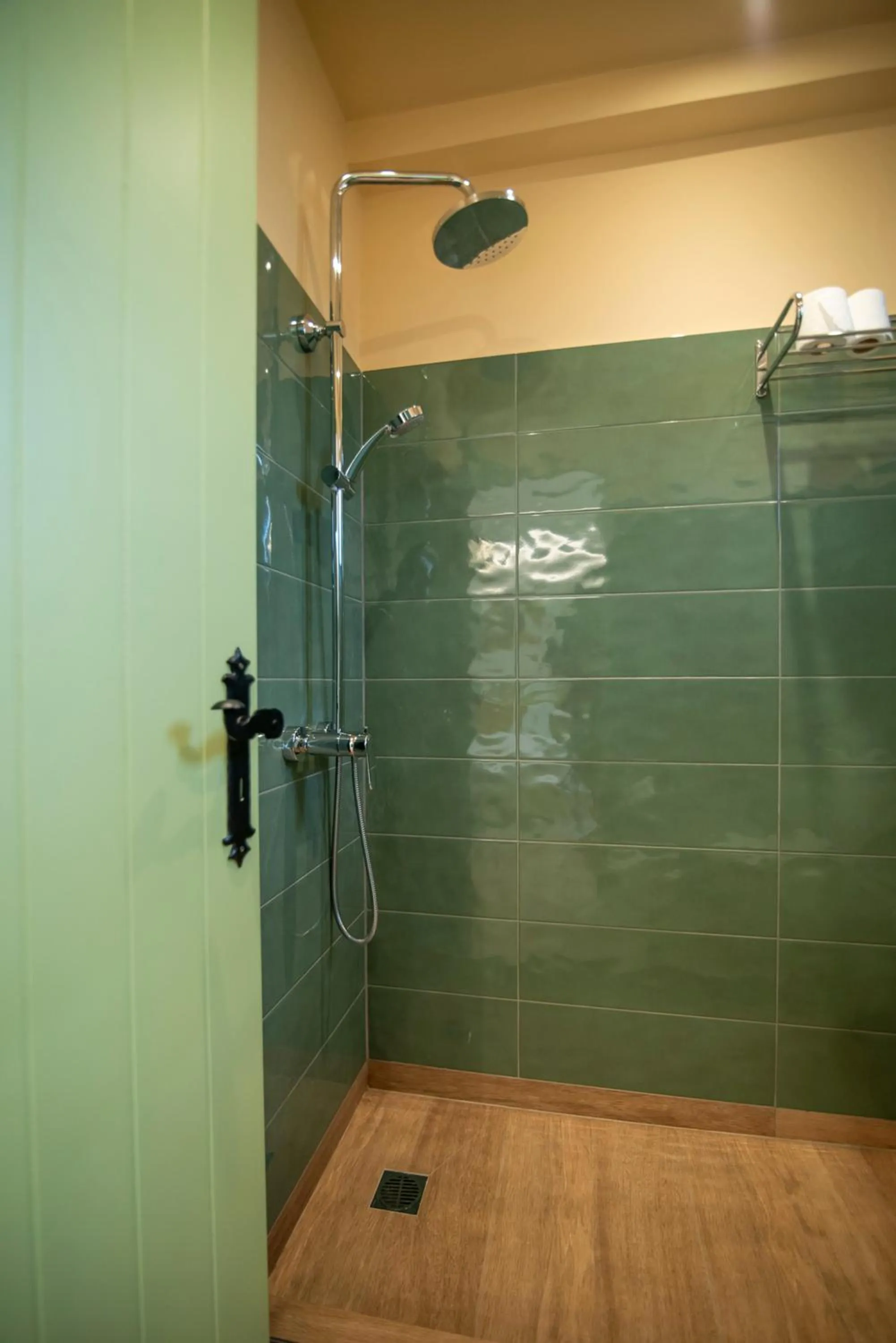 Shower in Saronis Hotel Agistri - Adults Only