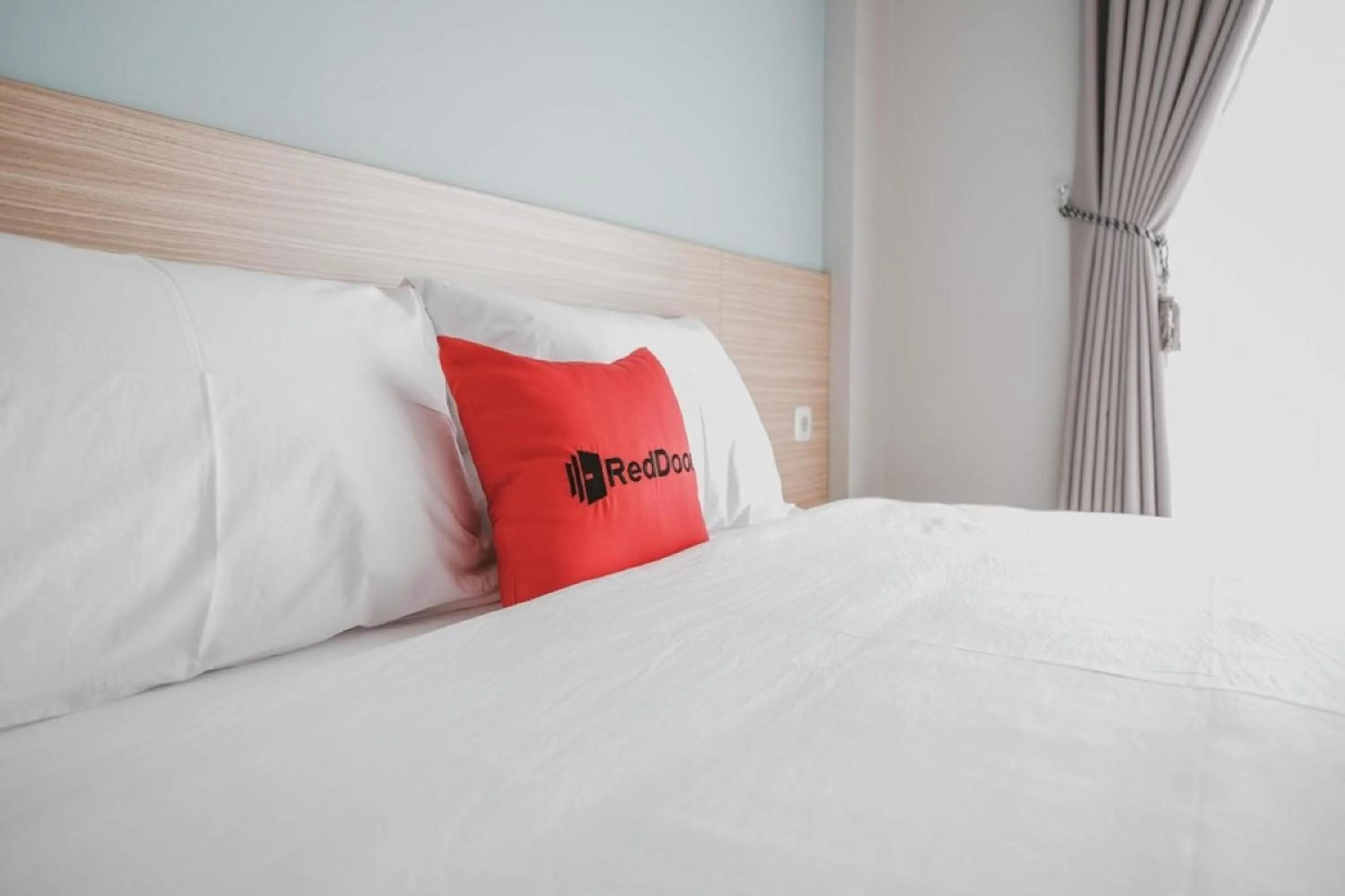 Bedroom, Bed in Reddoorz Plus @ Karet Pedurenan 3