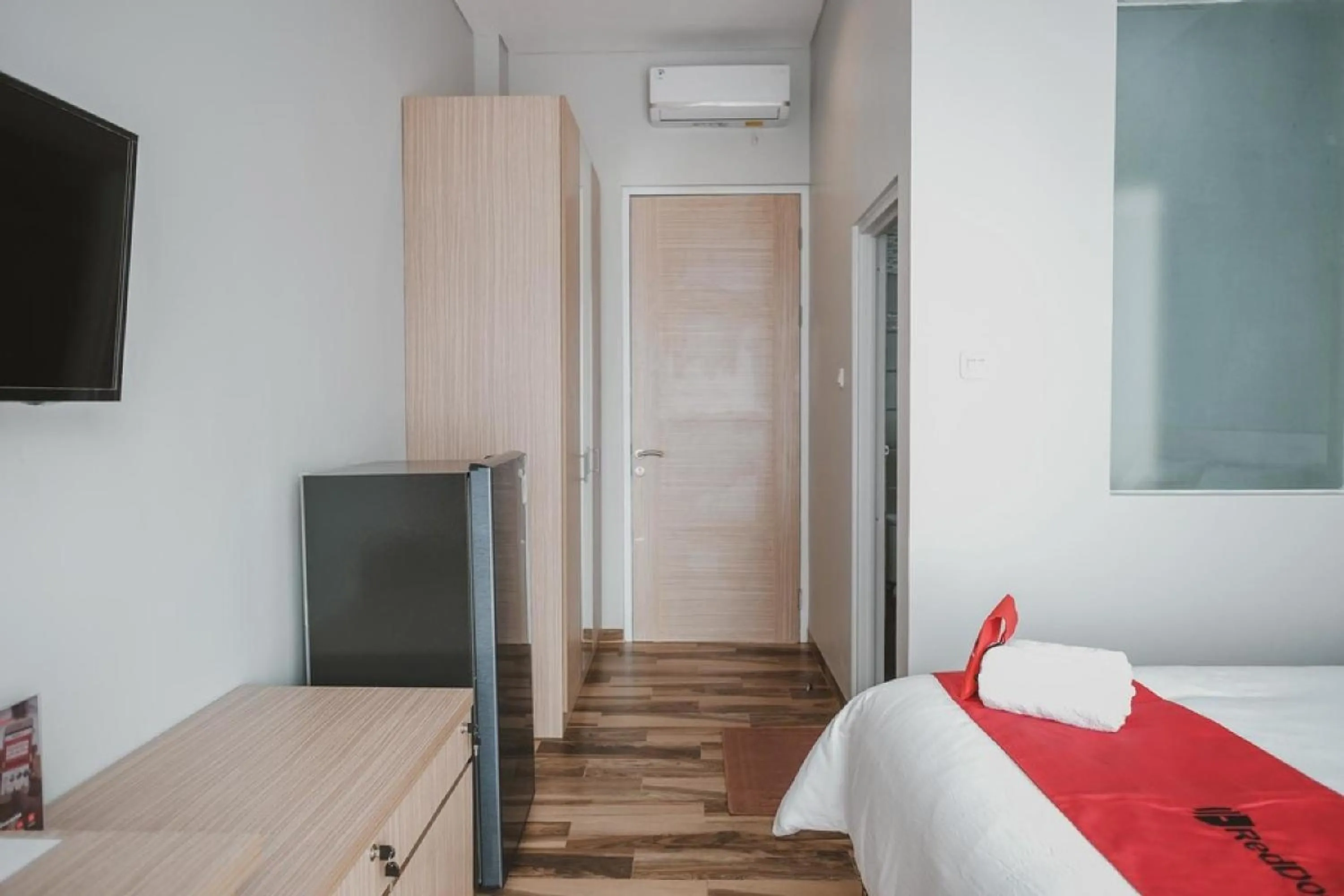 Bedroom, Bed in Reddoorz Plus @ Karet Pedurenan 3