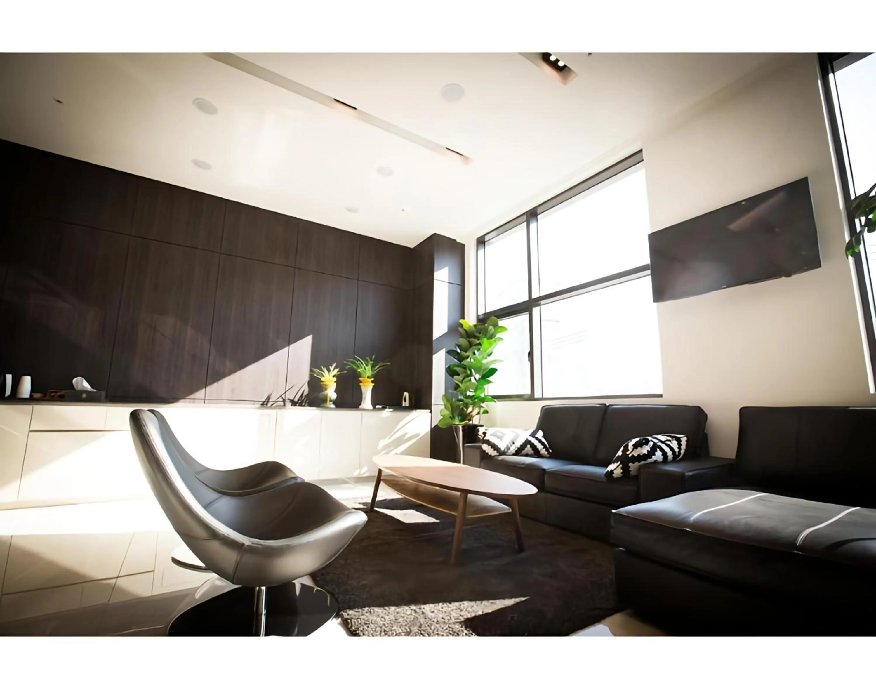 Communal lounge/ TV room in Hotel L'art Gimpo