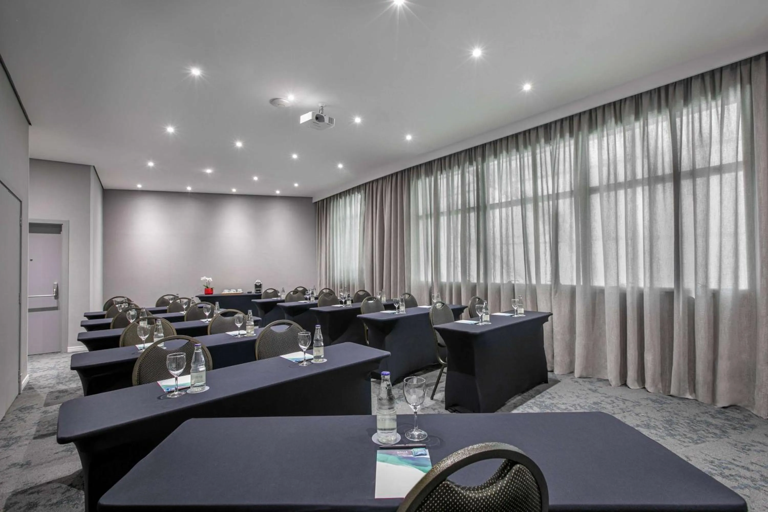 Meeting/conference room in Meliá Jardim Europa