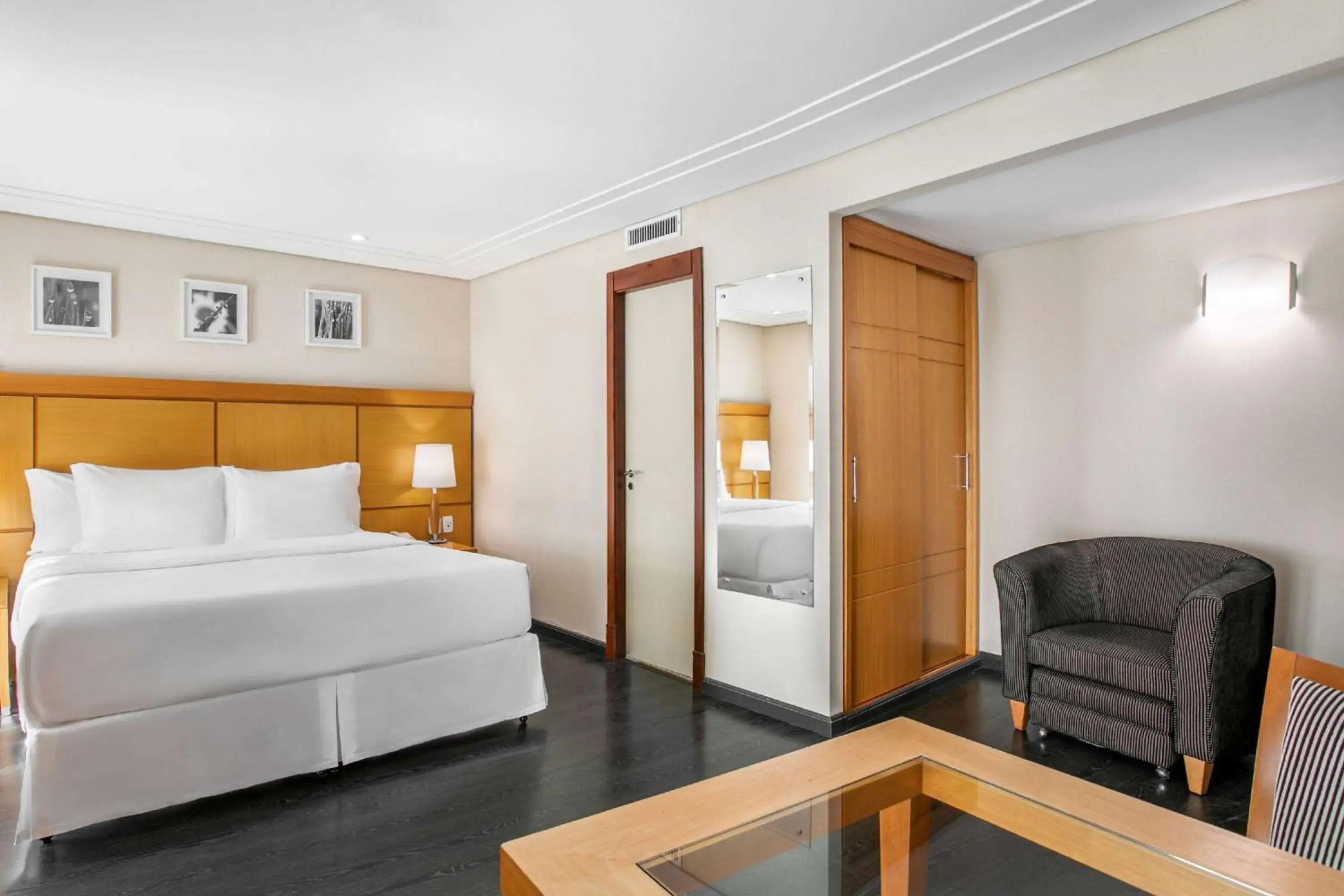 Deluxe King with Balcony - single occupancy in Meliá Jardim Europa Deluxe King with Balcony - single occupancy in Meliá Jardim Europa