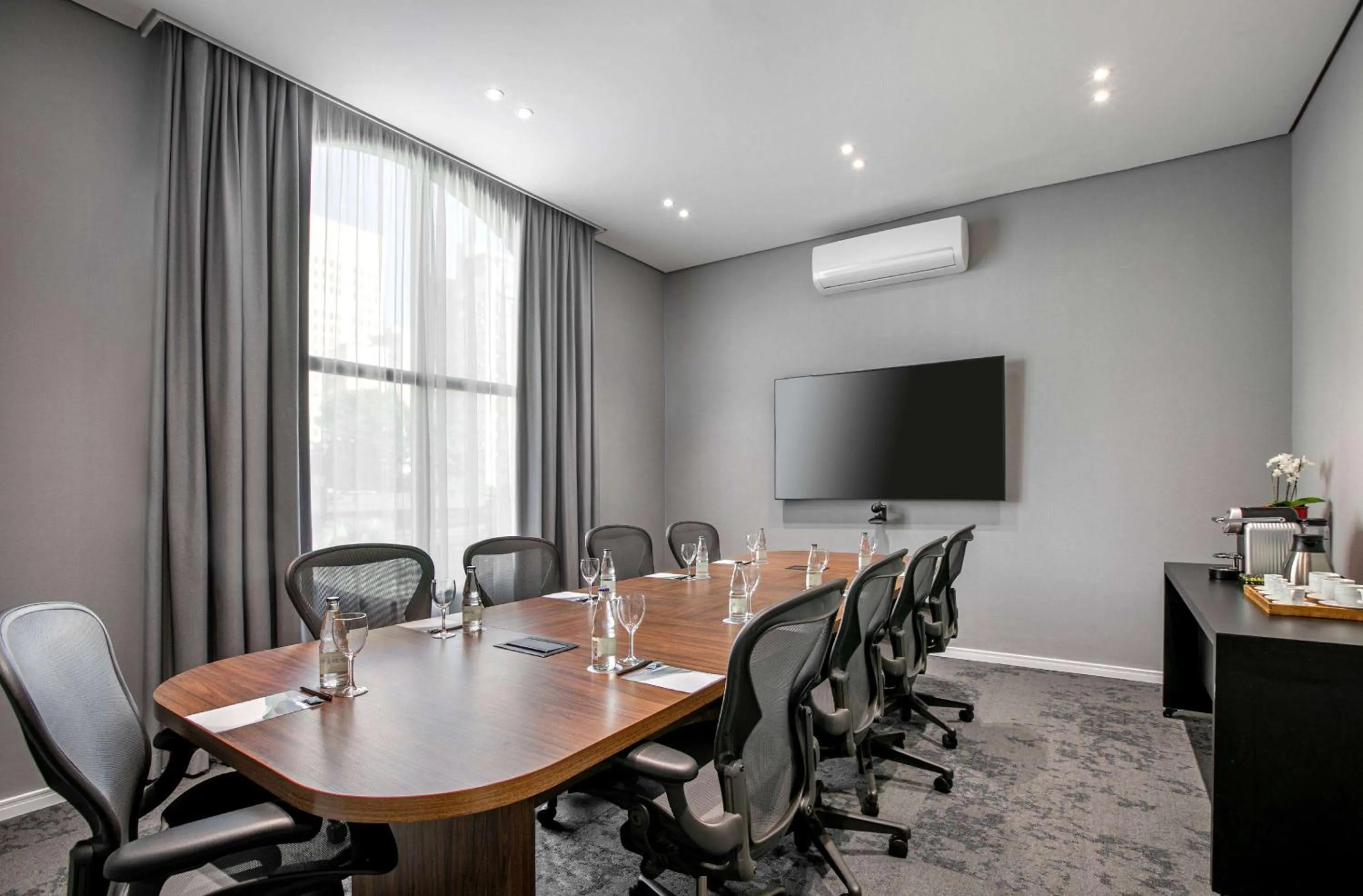 Meeting/conference room in Meliá Jardim Europa