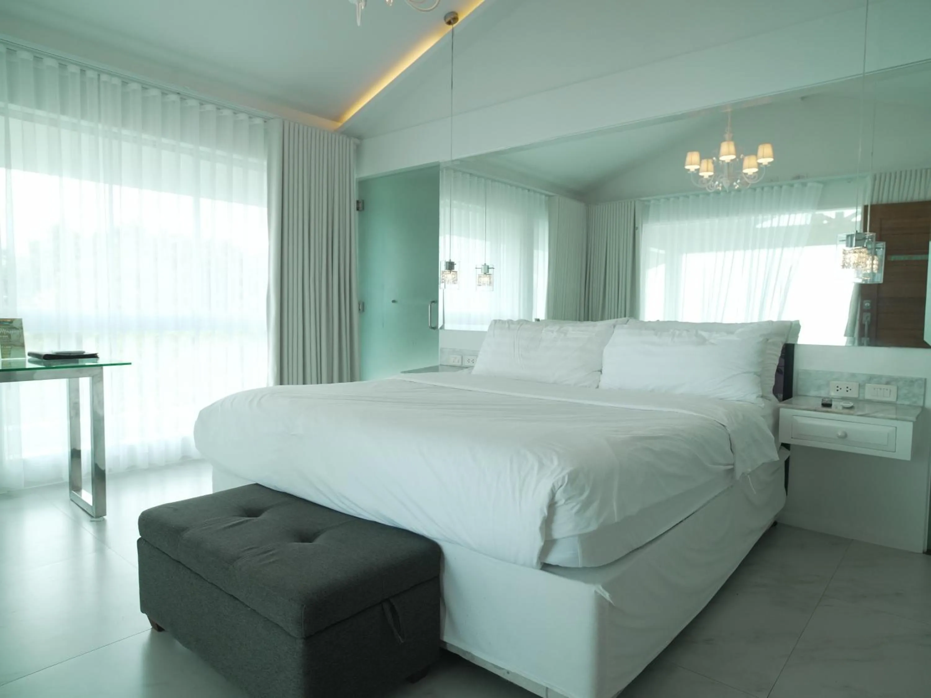 Bedroom, Bed in The Carmelence View