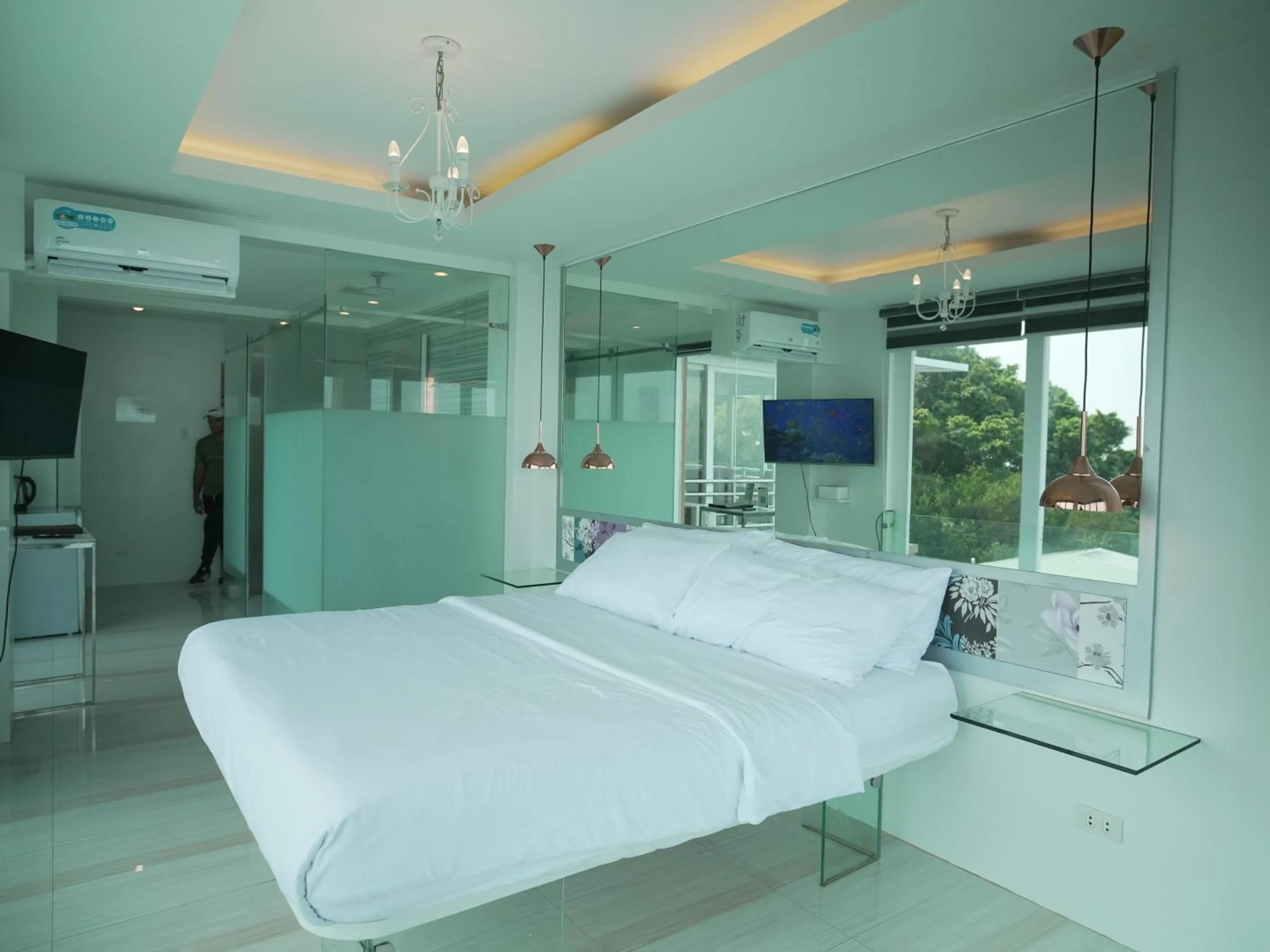 Photo of the whole room, Bed in The Carmelence View