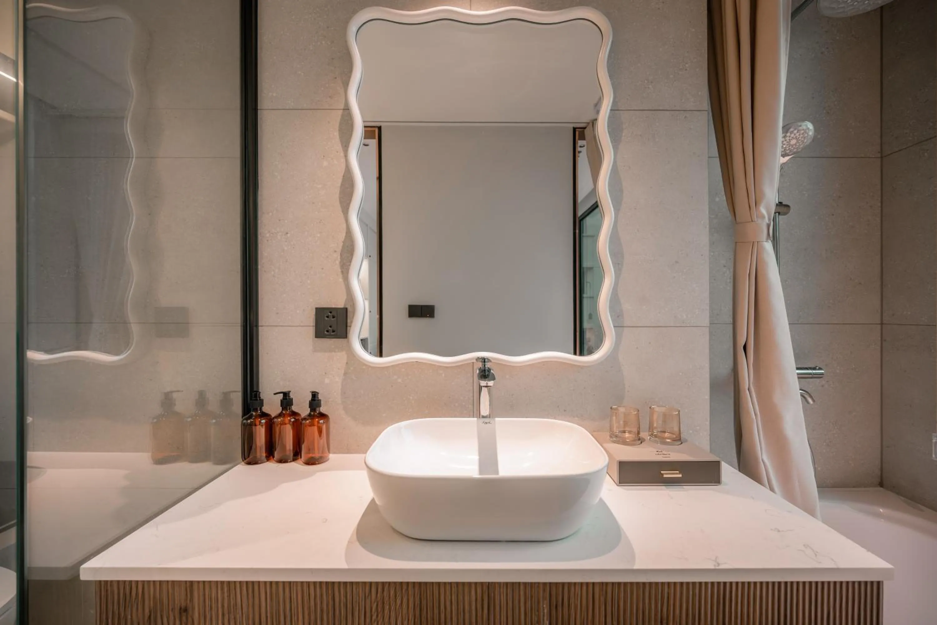 Deluxe King Room in iRest Atelier Hanoi Apartment & Hotel