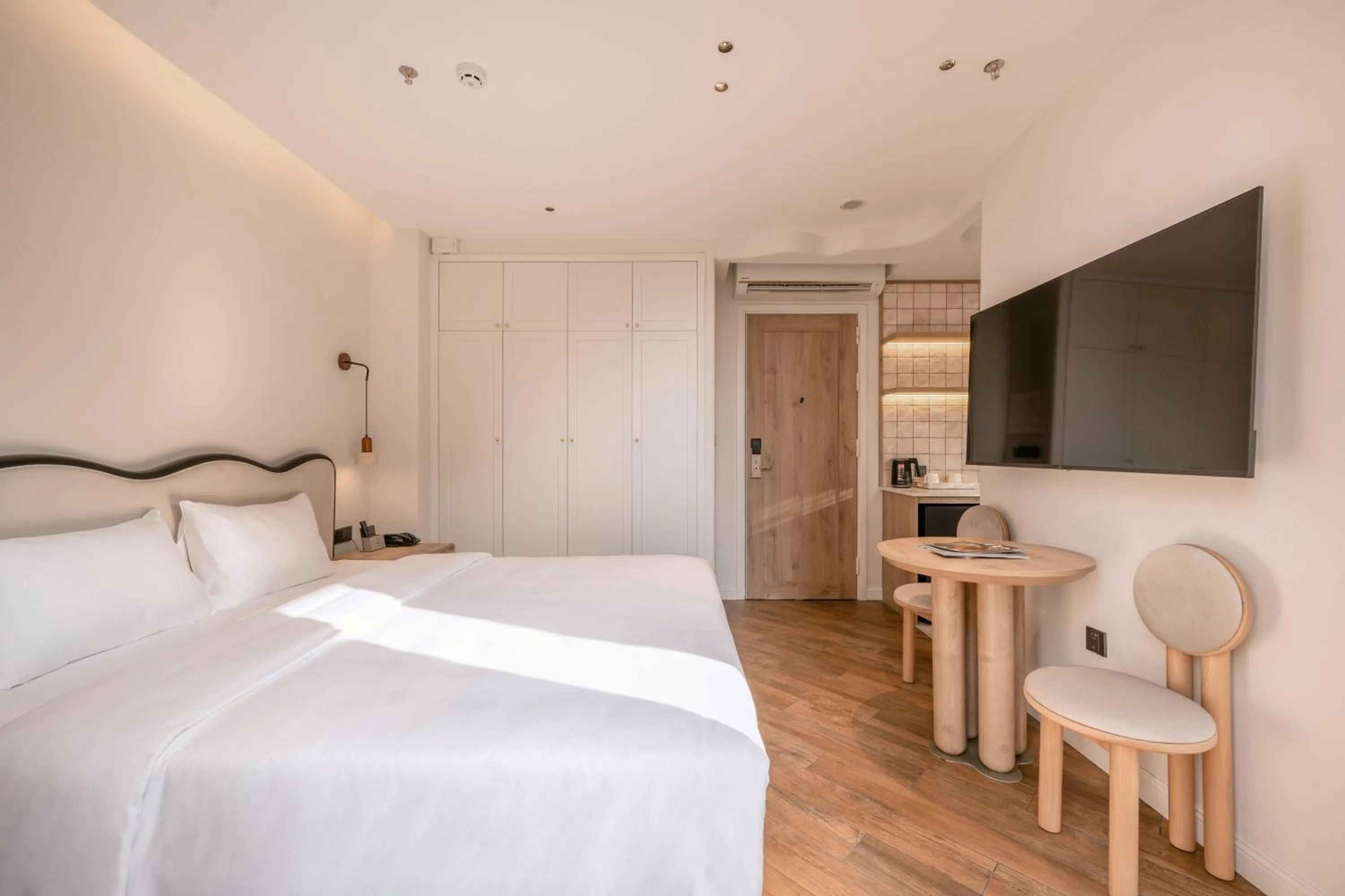 Deluxe One-Bedroom Apartment with City View in iRest Atelier Hanoi Apartment & Hotel